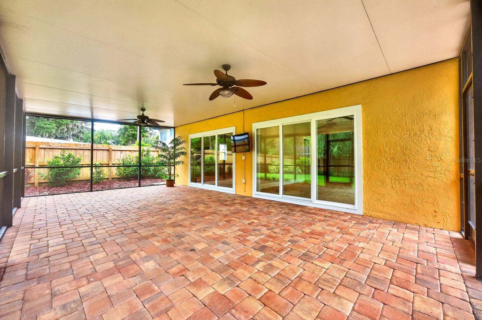 Expansive screened lanai.