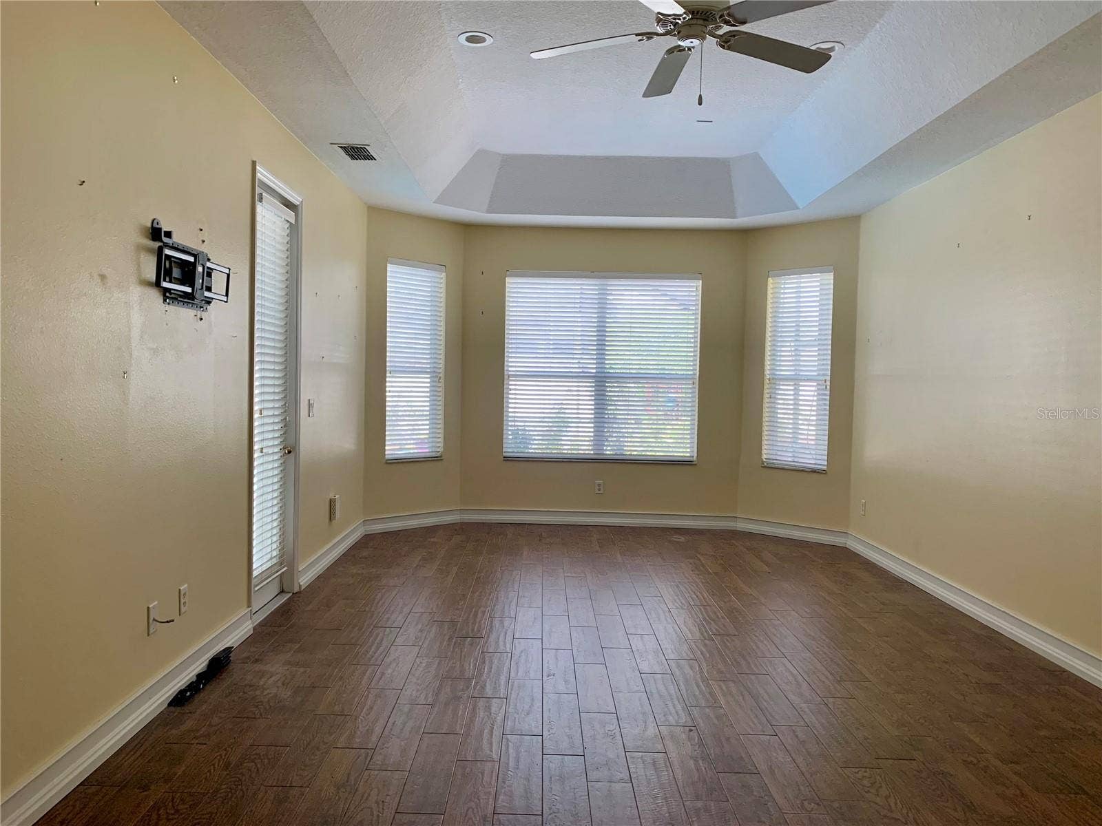 6738 VISTA PARK BOULEVARD, Orlando, FL 32829 MASTER BEDROOMW/ACCESS TO POOL