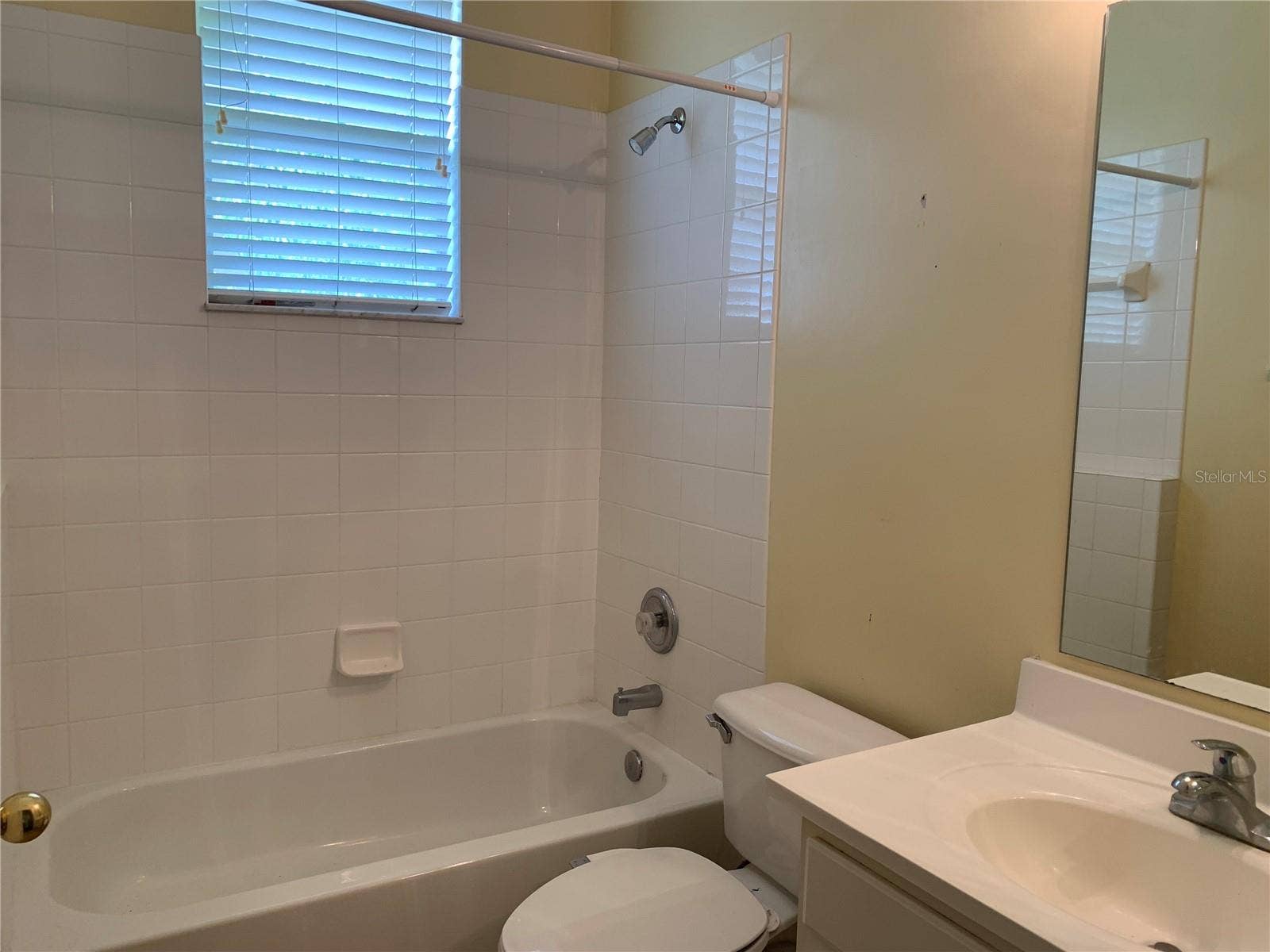 6738 VISTA PARK BOULEVARD, Orlando, FL 32829 SECONDARY FULL BATH