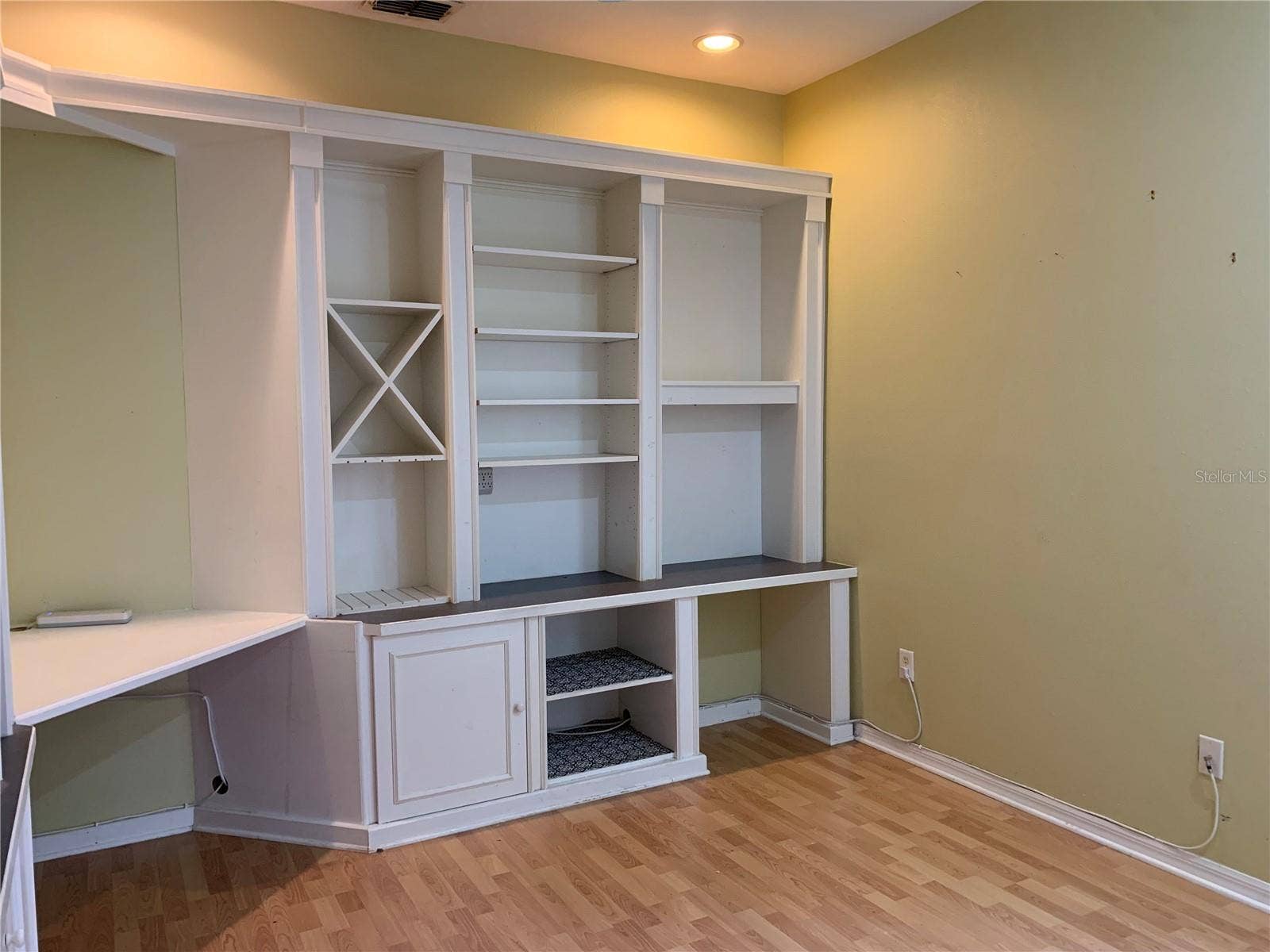 6738 VISTA PARK BOULEVARD, Orlando, FL 32829 Built ins in secondary bedroom