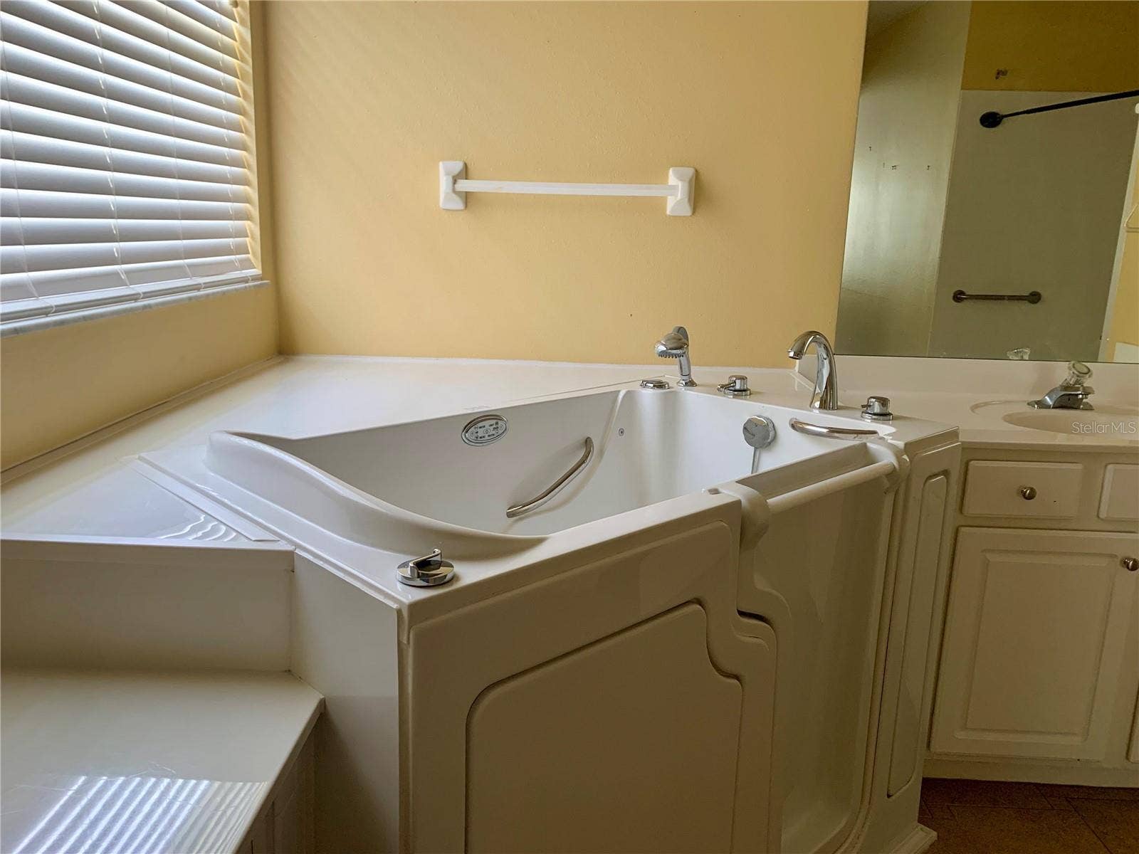 6738 VISTA PARK BOULEVARD, Orlando, FL 32829 HYDRO SPA WHIRPOOL