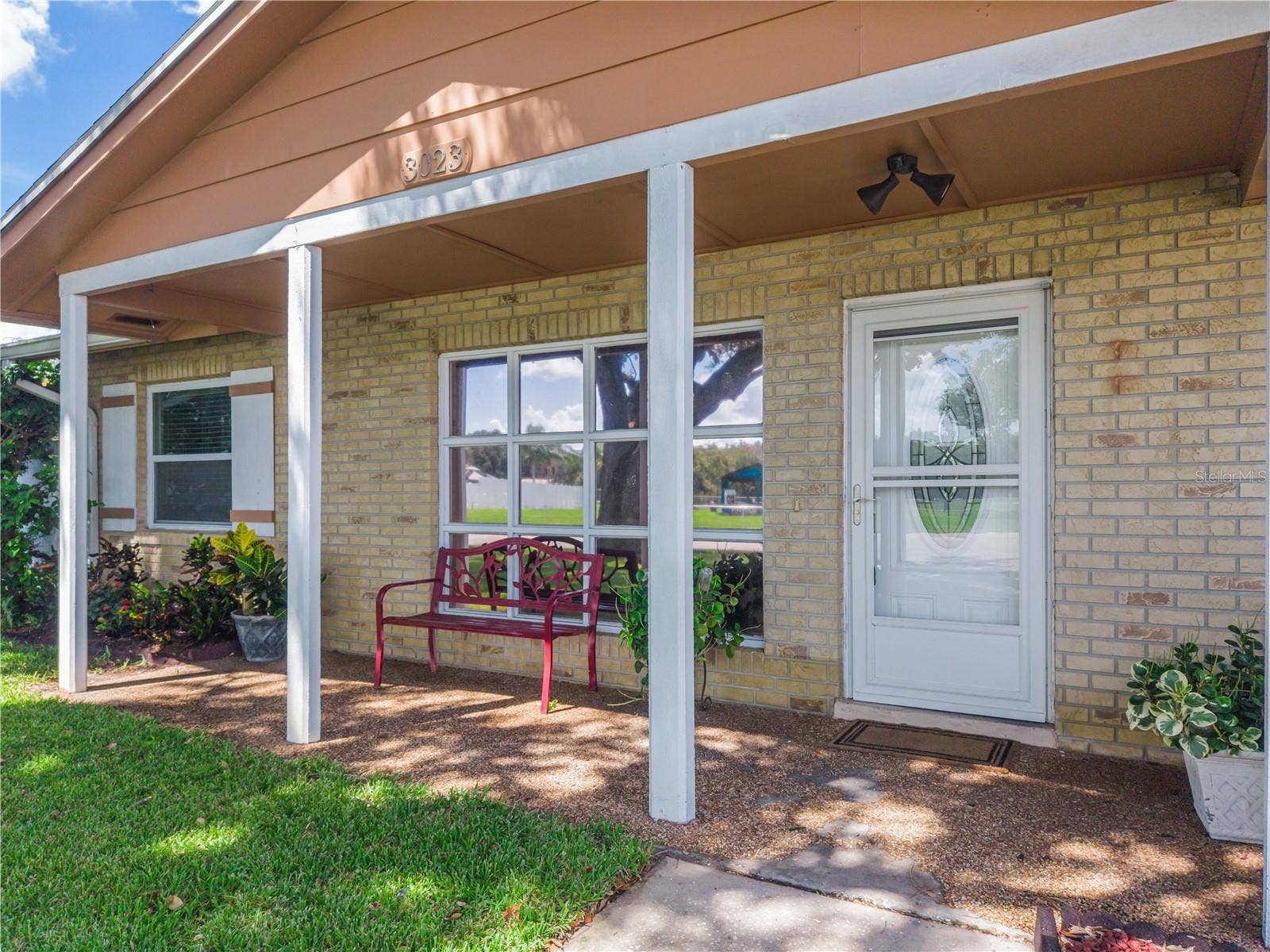 3023 RAMSGATE CIRCLE, Orlando, FL 32837 Covered Sitting Area
