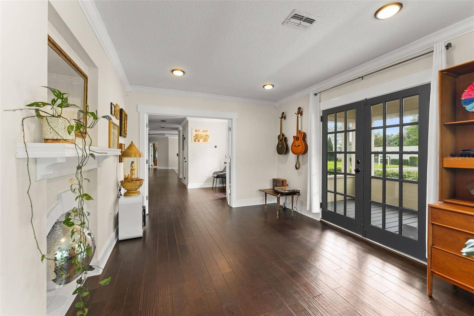 1527 MOUNT VERNON STREET, Orlando, FL 32803 Living Room