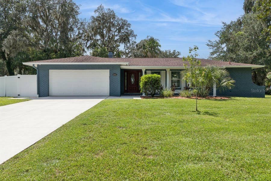 Property photo for 402 VALENCIA CIRCLE, Oviedo, FL