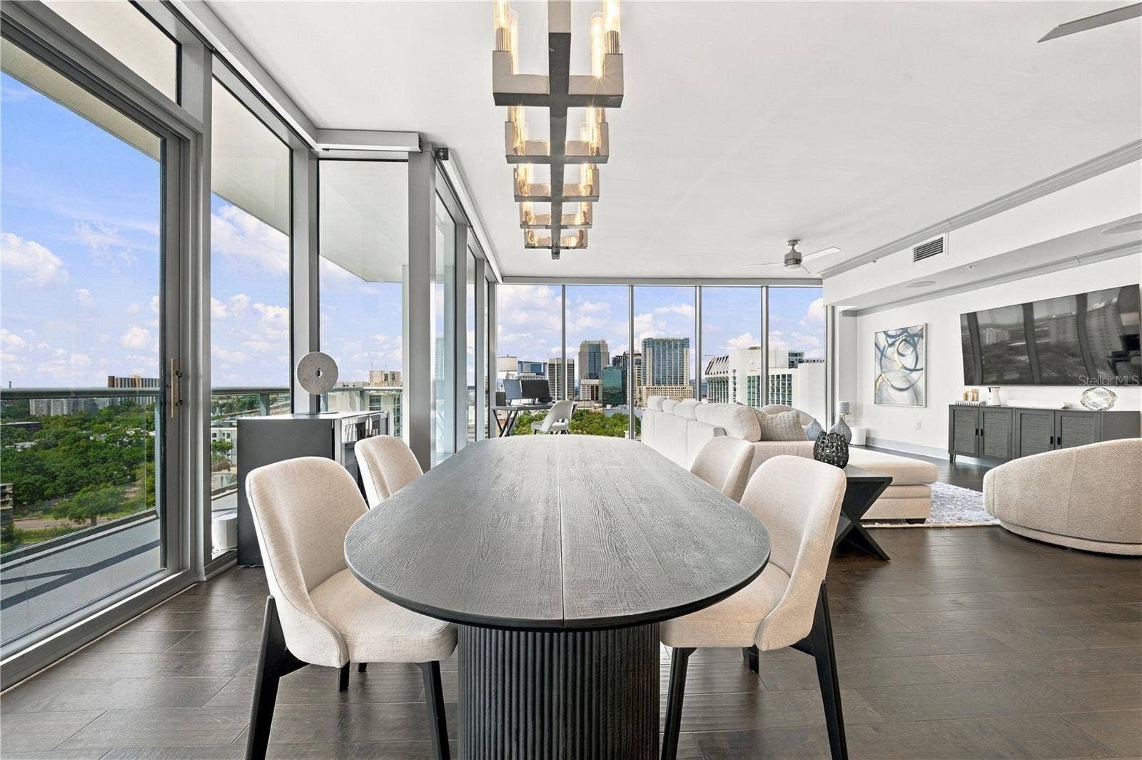 260 S OSCEOLA AVENUE, #1406, Orlando, FL 32801 Corner Layout | A wide sightline connects the kitchen, dining and living areas