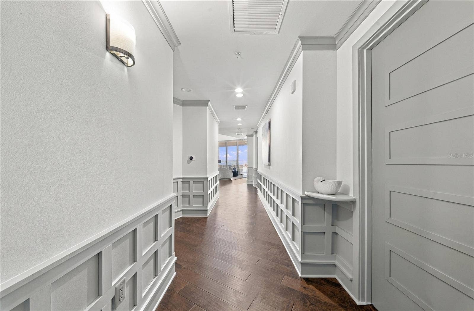 260 S OSCEOLA AVENUE, #1406, Orlando, FL 32801 Long Foyer Entry | A defined arrival leads directly toward the light and skyline beyond