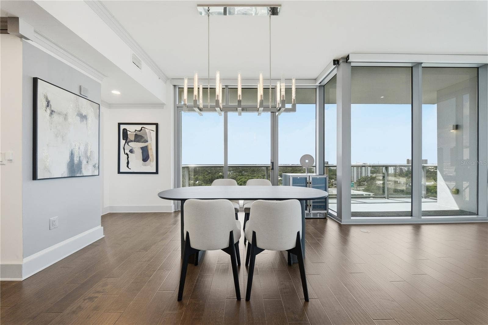 260 S OSCEOLA AVENUE, #1406, Orlando, FL 32801 Dining + Kitchen | An open entertaining layout with the south-facing balcony just beyond
