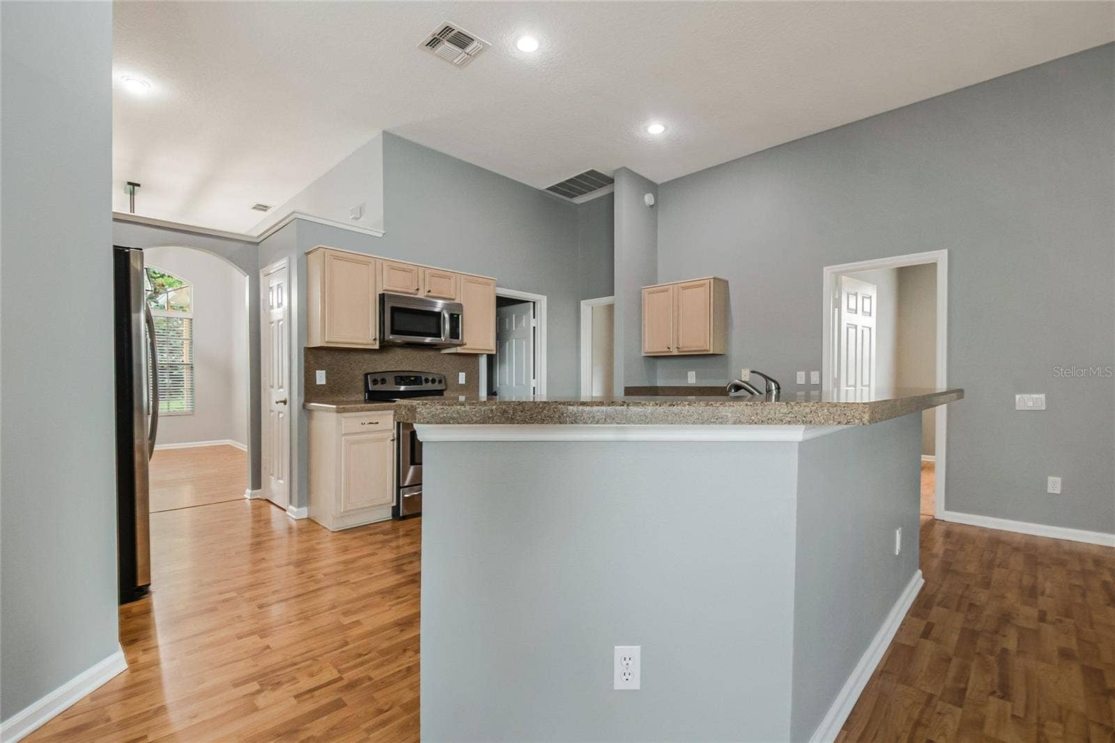 116 OAK GROVE CIRCLE, Lake Mary, FL 32746 Kitchen Island with Bar Seating