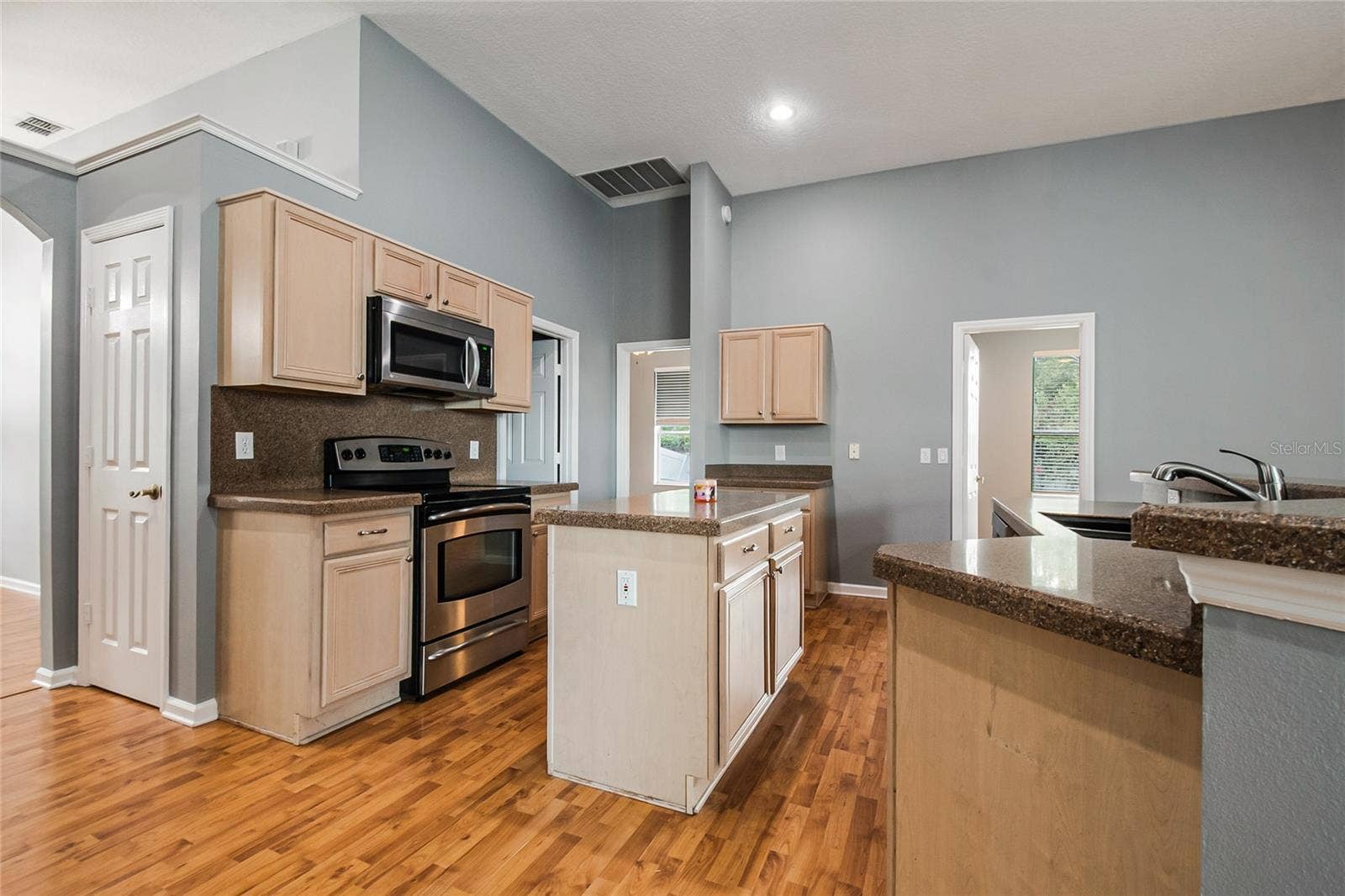 116 OAK GROVE CIRCLE, Lake Mary, FL 32746 Spacious Kitchen with Middle Island