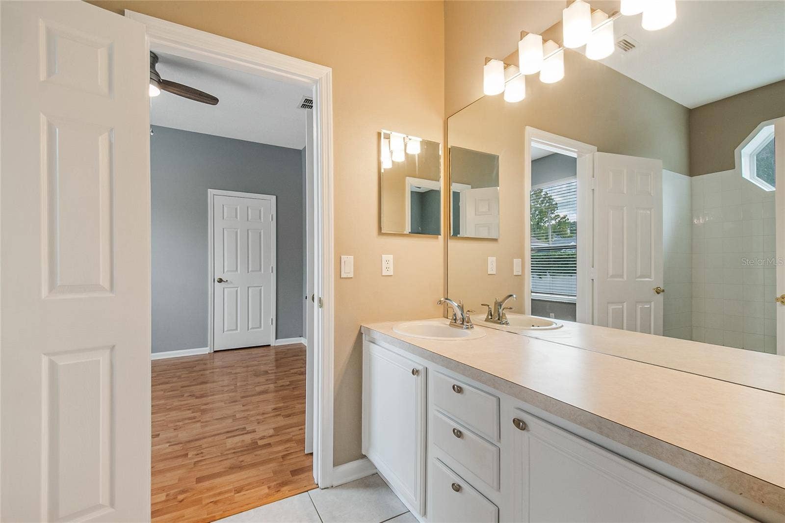 116 OAK GROVE CIRCLE, Lake Mary, FL 32746 Jack and Jill Bathroom, shower with tub