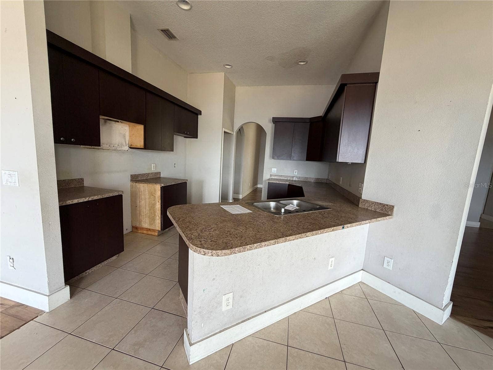 14639 GRAND COVE DRIVE, Orlando, FL 32837 Kitchen