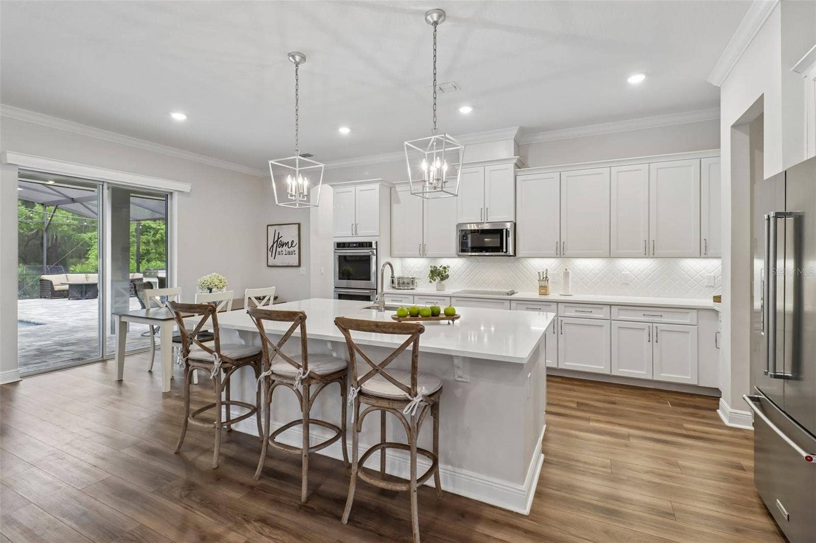 1257 WADING WATERS CIRCLE, Winter Park, FL 32792 Breakfast bar, 42" cabinets, stainless steel appliances & more!