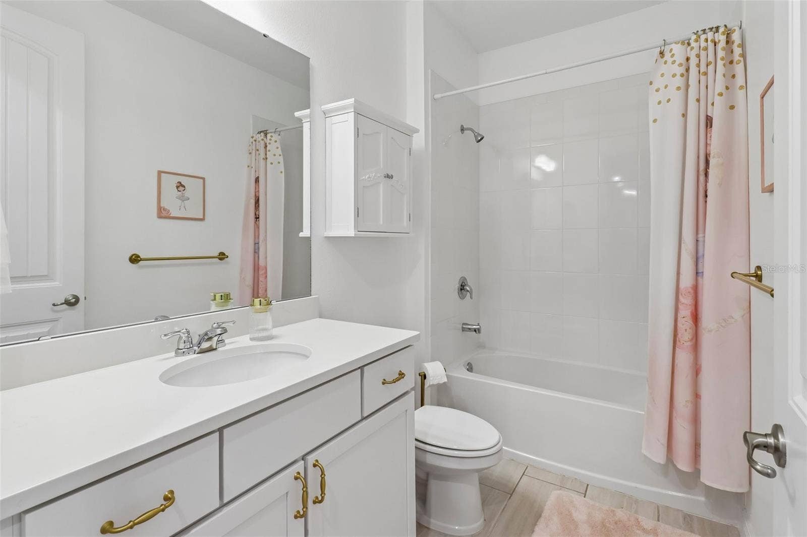 1257 WADING WATERS CIRCLE, Winter Park, FL 32792 Upstairs bath