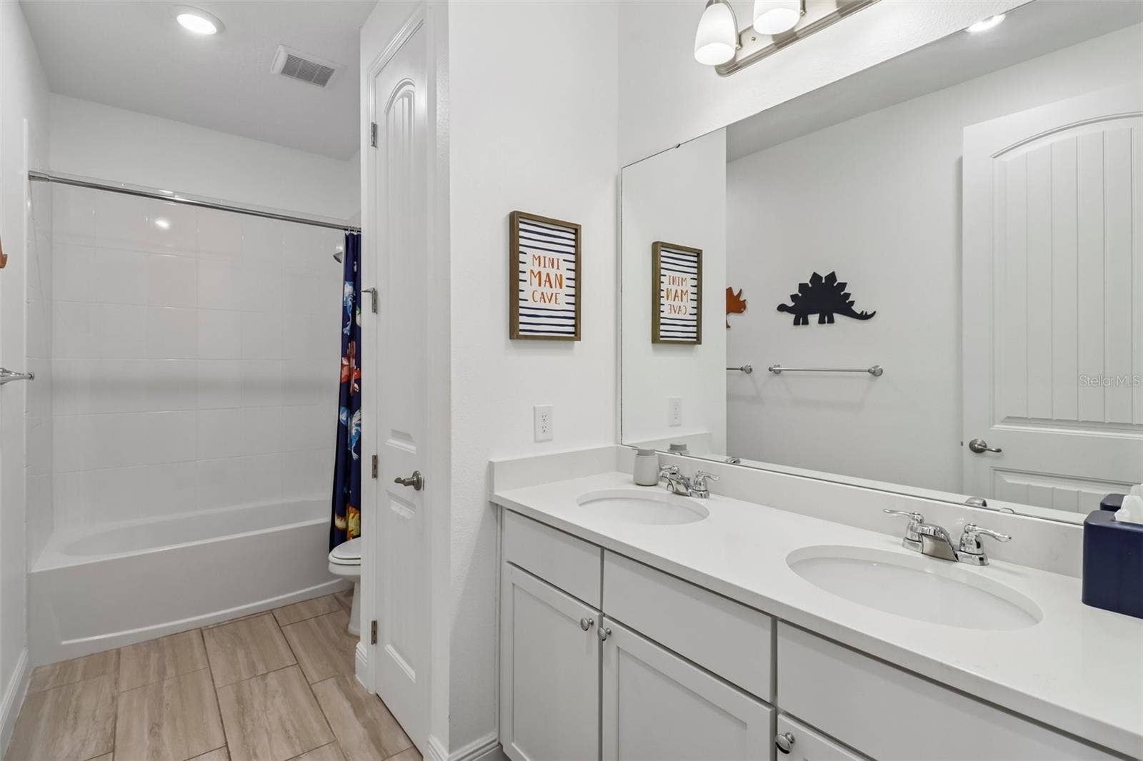 1257 WADING WATERS CIRCLE, Winter Park, FL 32792 Upstairs bath