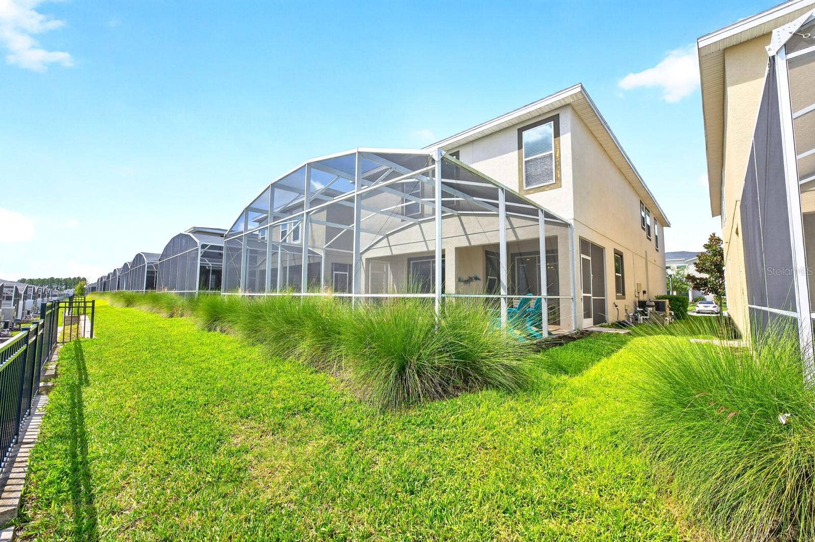 1045 LEADER STREET, Davenport, FL 33896 Built in 2021, this TWO-STORY home still FEELS LIKE NEW.