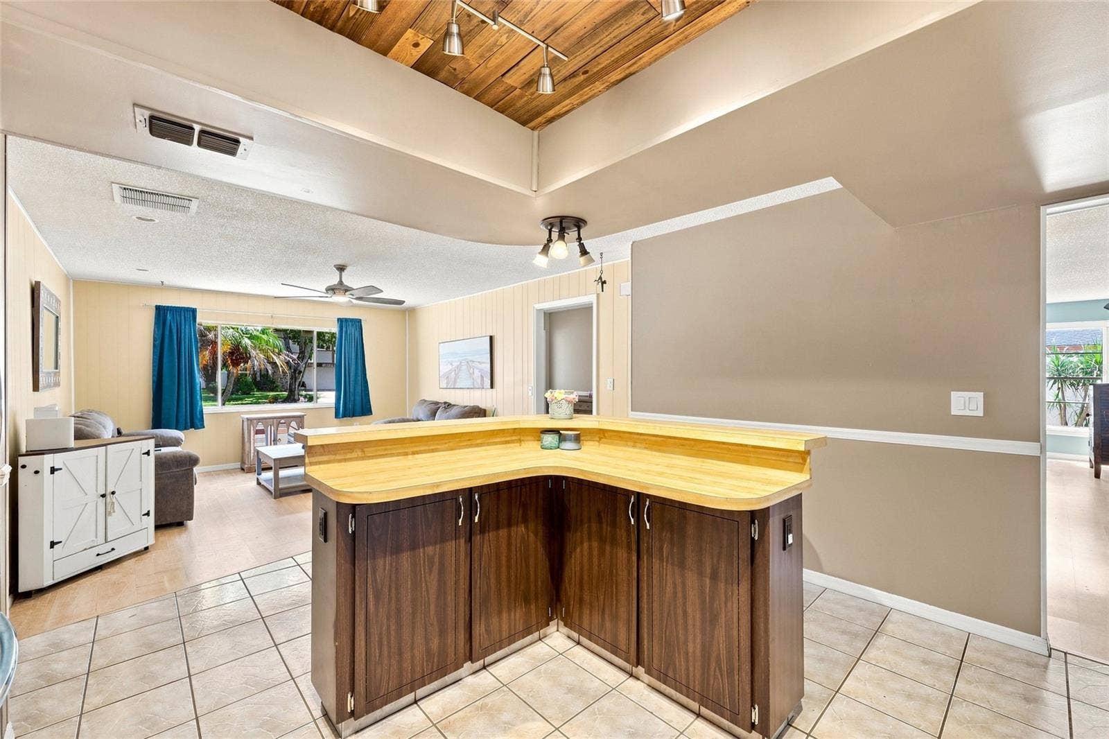 8582 CEDAR COVE DRIVE, Orlando, FL 32819 8582 CEDAR COVE DRIVE, Orlando, FL 32819