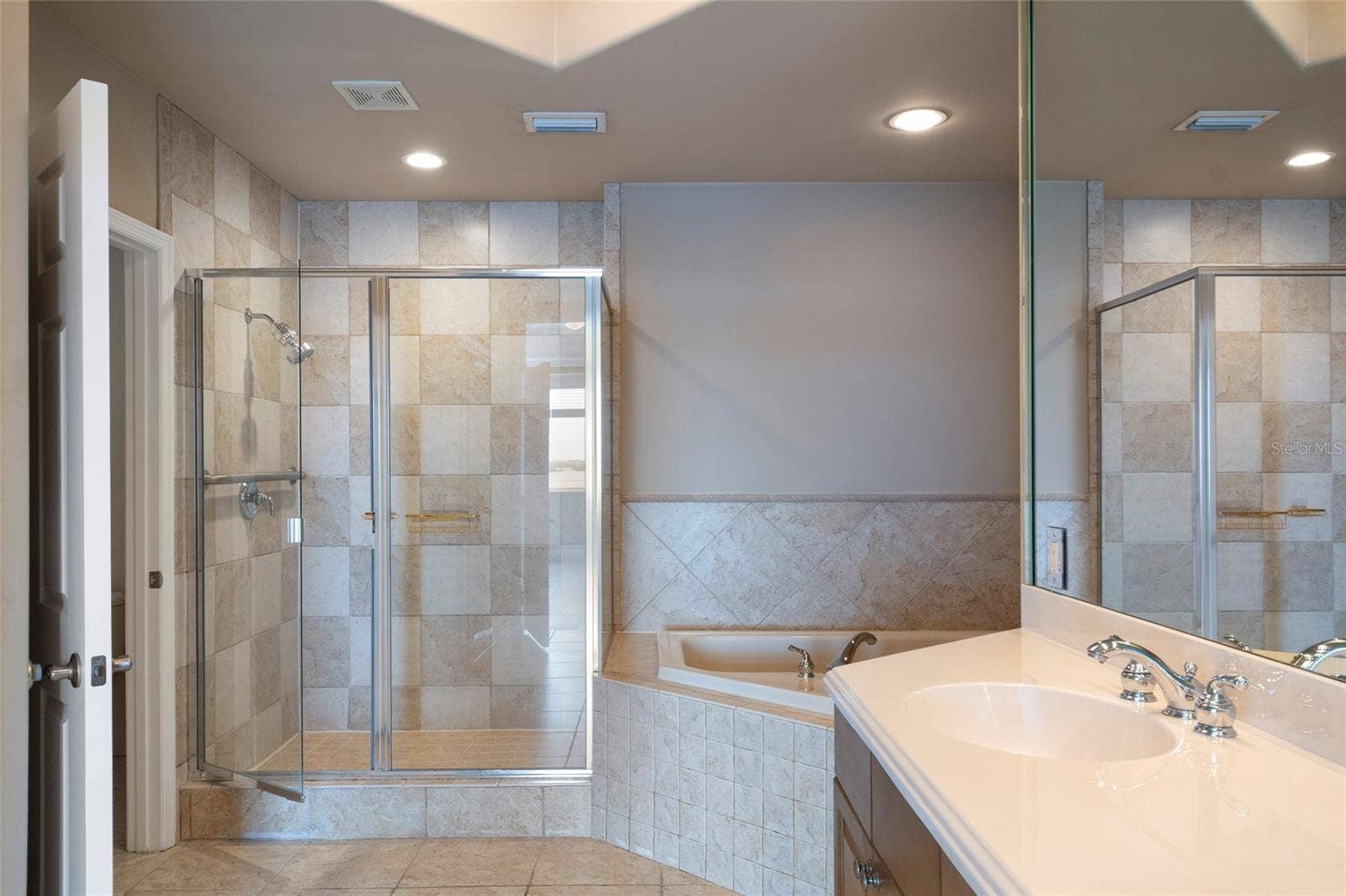 8749 THE ESPLANADE, #5, Orlando, FL 32836 Primary Bathroom