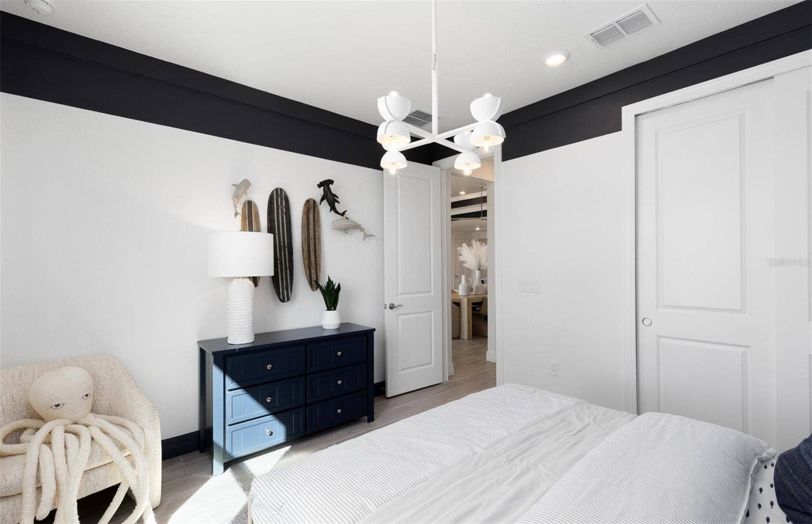 285 CRYSTAL WOOD DRIVE, Winter Garden, FL 34787 Model Home Design Only. Pictures and furnishings are for illustrative purposes only. Elevations, colors and options may vary. Furniture is for model home staging only.