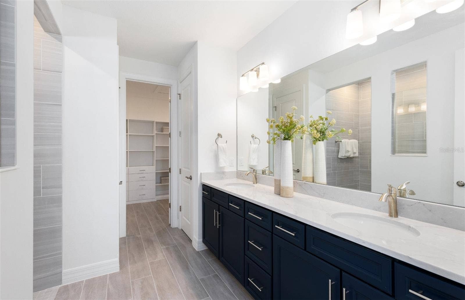 285 CRYSTAL WOOD DRIVE, Winter Garden, FL 34787 Model Home Design Only. Pictures and furnishings are for illustrative purposes only. Elevations, colors and options may vary. Furniture is for model home staging only.