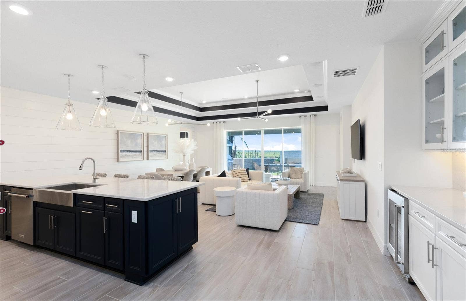 285 CRYSTAL WOOD DRIVE, Winter Garden, FL 34787 Model Home Design Only. Pictures and furnishings are for illustrative purposes only. Elevations, colors and options may vary. Furniture is for model home staging only.