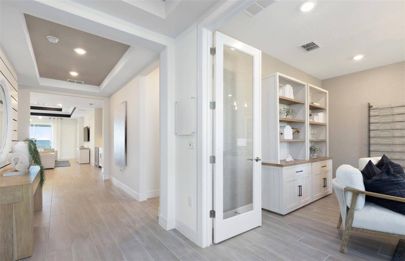 285 CRYSTAL WOOD DRIVE, Winter Garden, FL 34787 Model Home Design Only. Pictures and furnishings are for illustrative purposes only. Elevations, colors and options may vary. Furniture is for model home staging only.