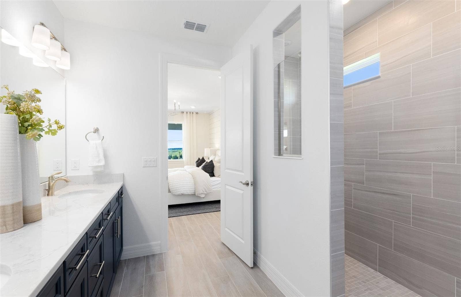 285 CRYSTAL WOOD DRIVE, Winter Garden, FL 34787 Model Home Design Only. Pictures and furnishings are for illustrative purposes only. Elevations, colors and options may vary. Furniture is for model home staging only.