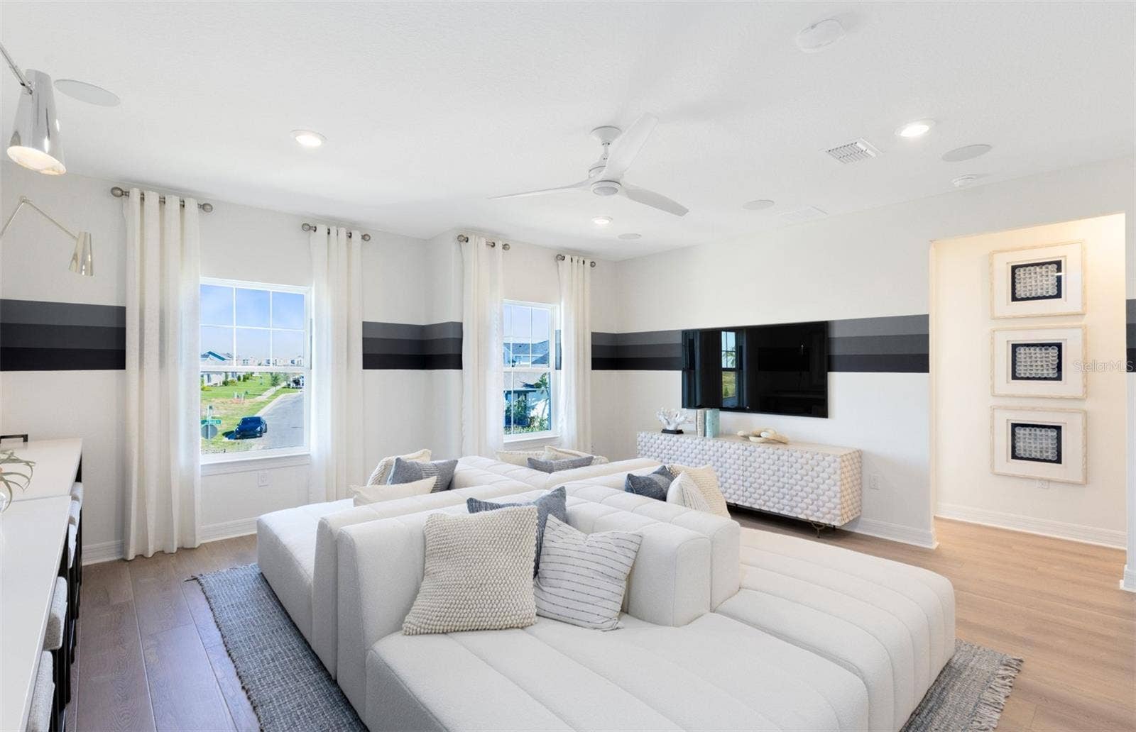 285 CRYSTAL WOOD DRIVE, Winter Garden, FL 34787 Model Home Design Only. Pictures and furnishings are for illustrative purposes only. Elevations, colors and options may vary. Furniture is for model home staging only.