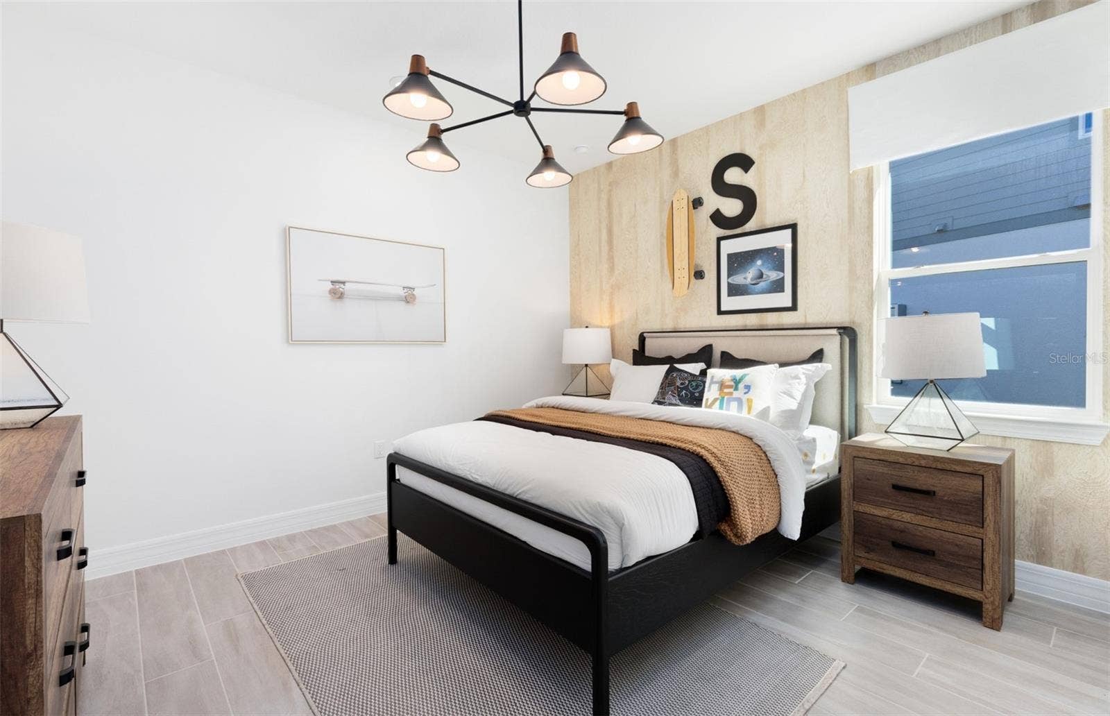 285 CRYSTAL WOOD DRIVE, Winter Garden, FL 34787 Model Home Design Only. Pictures and furnishings are for illustrative purposes only. Elevations, colors and options may vary. Furniture is for model home staging only.