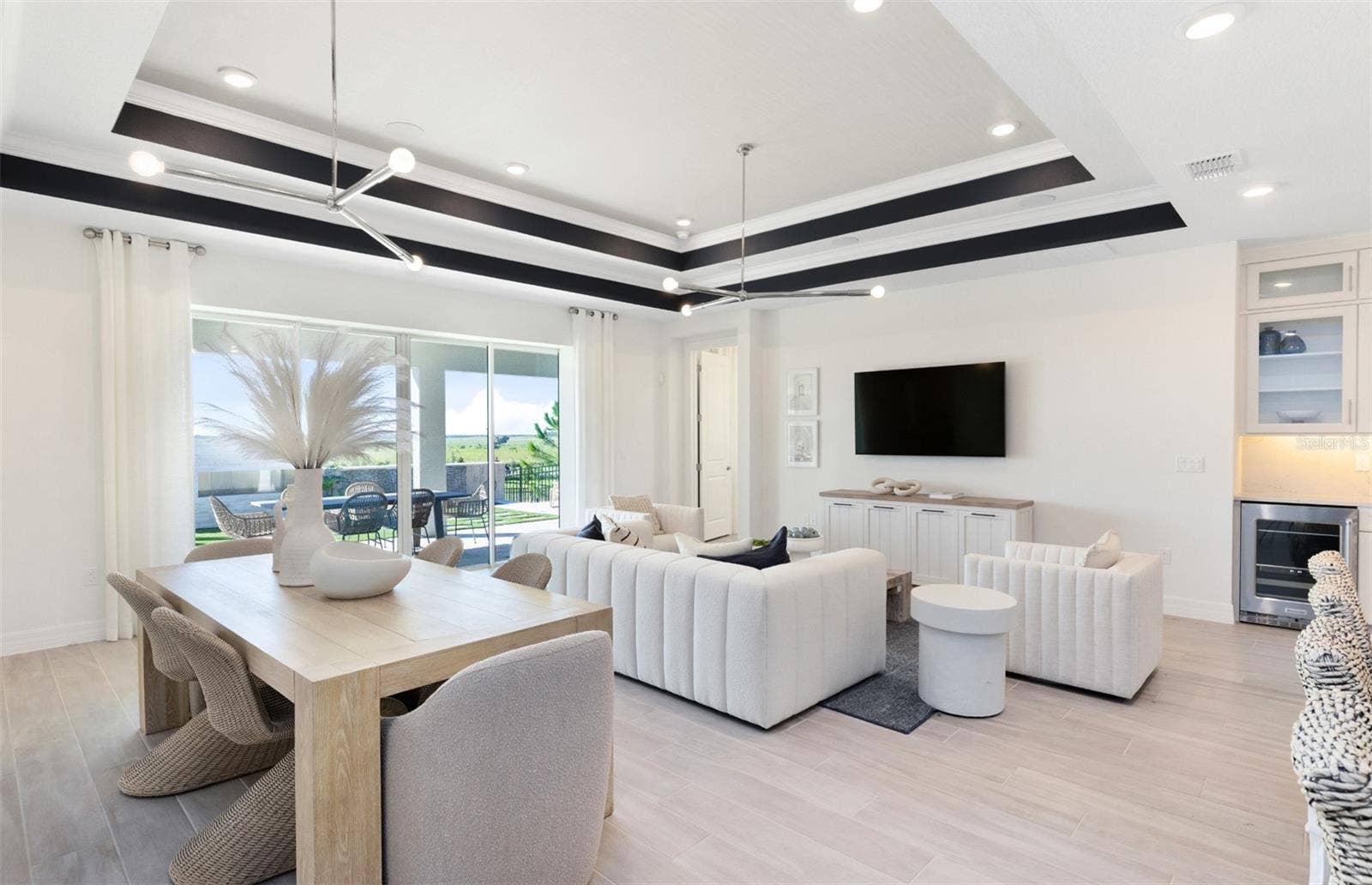 285 CRYSTAL WOOD DRIVE, Winter Garden, FL 34787 Model Home Design Only. Pictures and furnishings are for illustrative purposes only. Elevations, colors and options may vary. Furniture is for model home staging only.