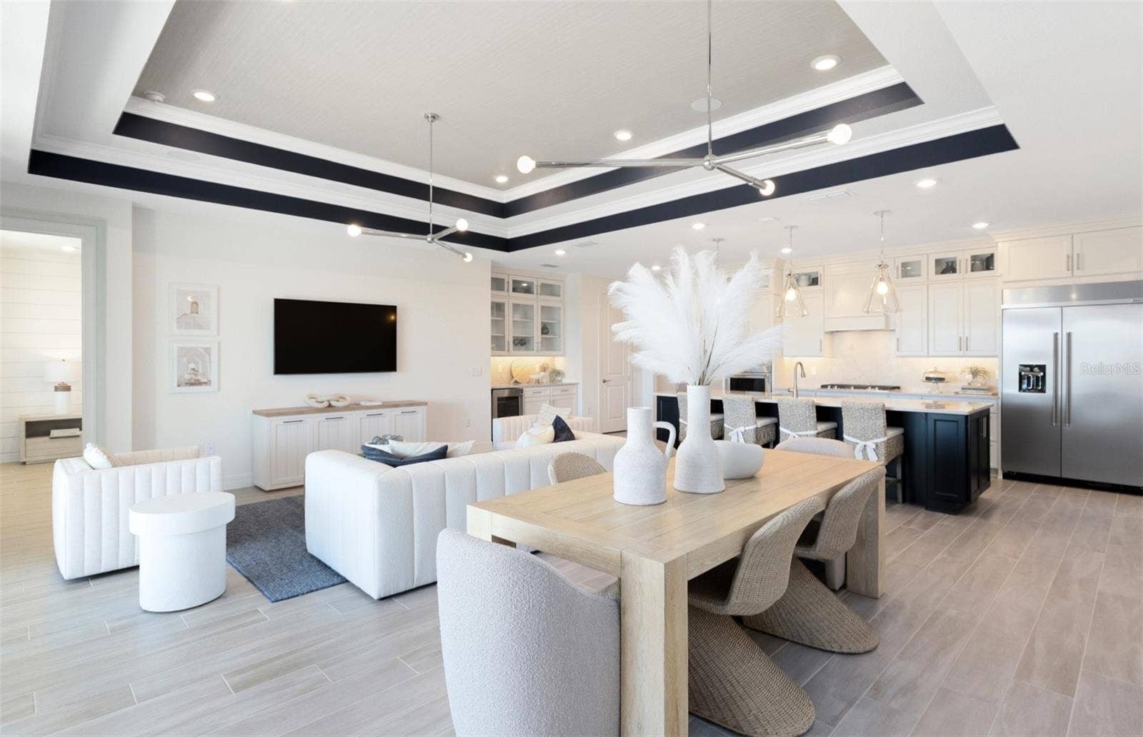 285 CRYSTAL WOOD DRIVE, Winter Garden, FL 34787 Model Home Design Only. Pictures and furnishings are for illustrative purposes only. Elevations, colors and options may vary. Furniture is for model home staging only.