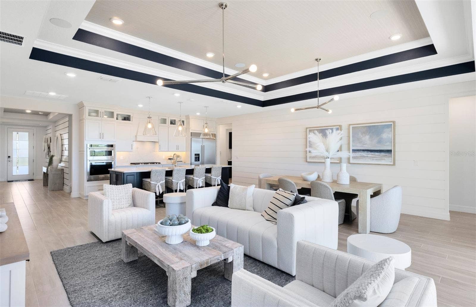285 CRYSTAL WOOD DRIVE, Winter Garden, FL 34787 Model Home Design Only. Pictures and furnishings are for illustrative purposes only. Elevations, colors and options may vary. Furniture is for model home staging only.