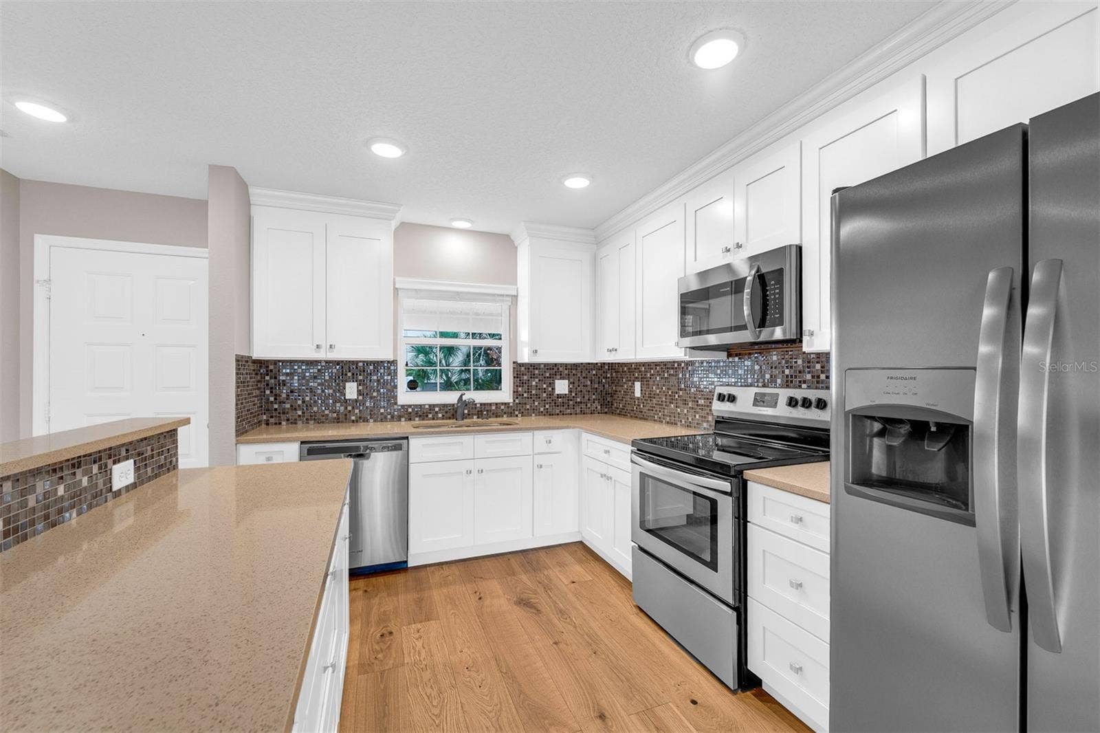 110 N TREMAIN STREET, #209, Mount Dora, FL 32757