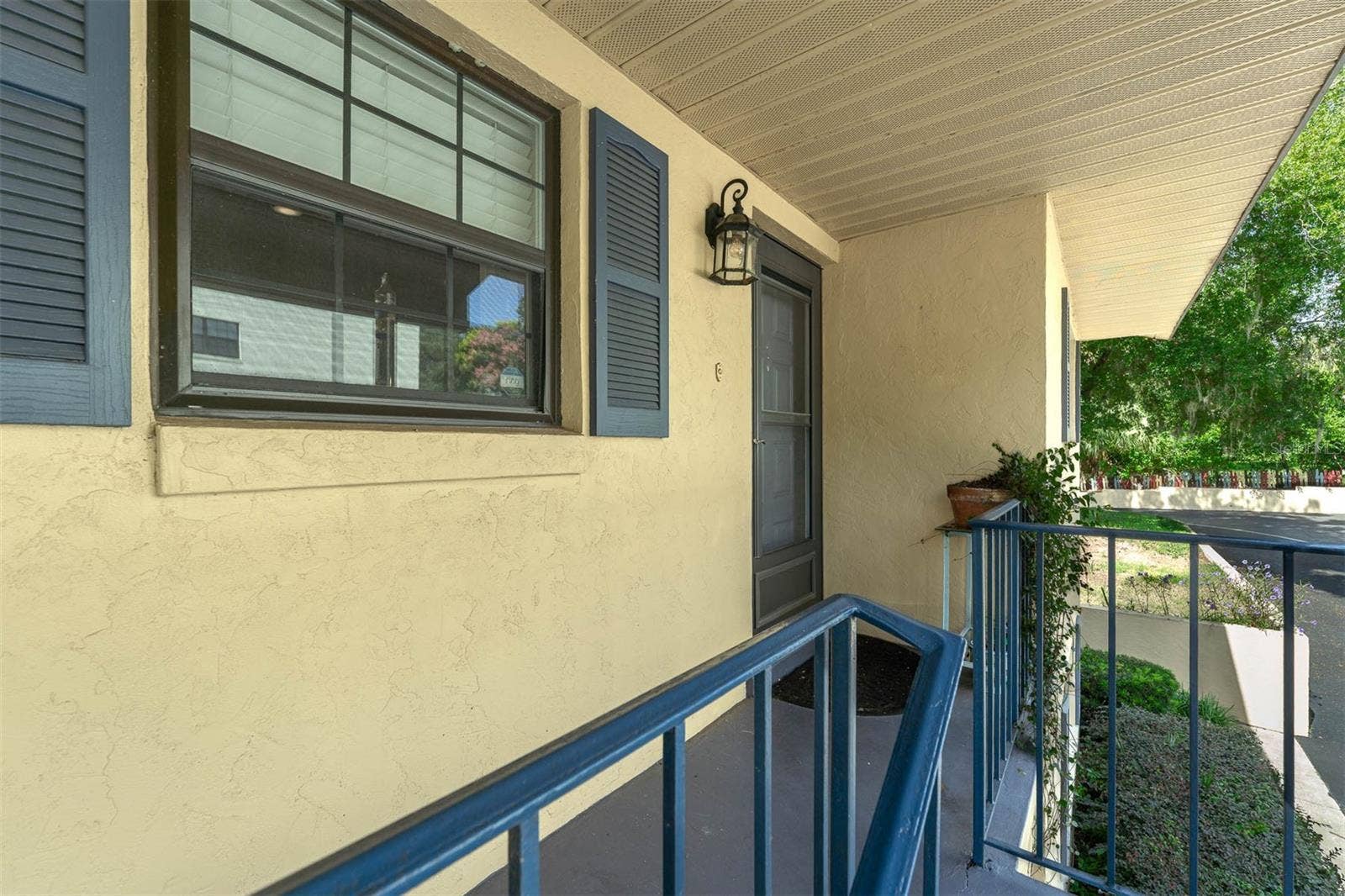 110 N TREMAIN STREET, #209, Mount Dora, FL 32757