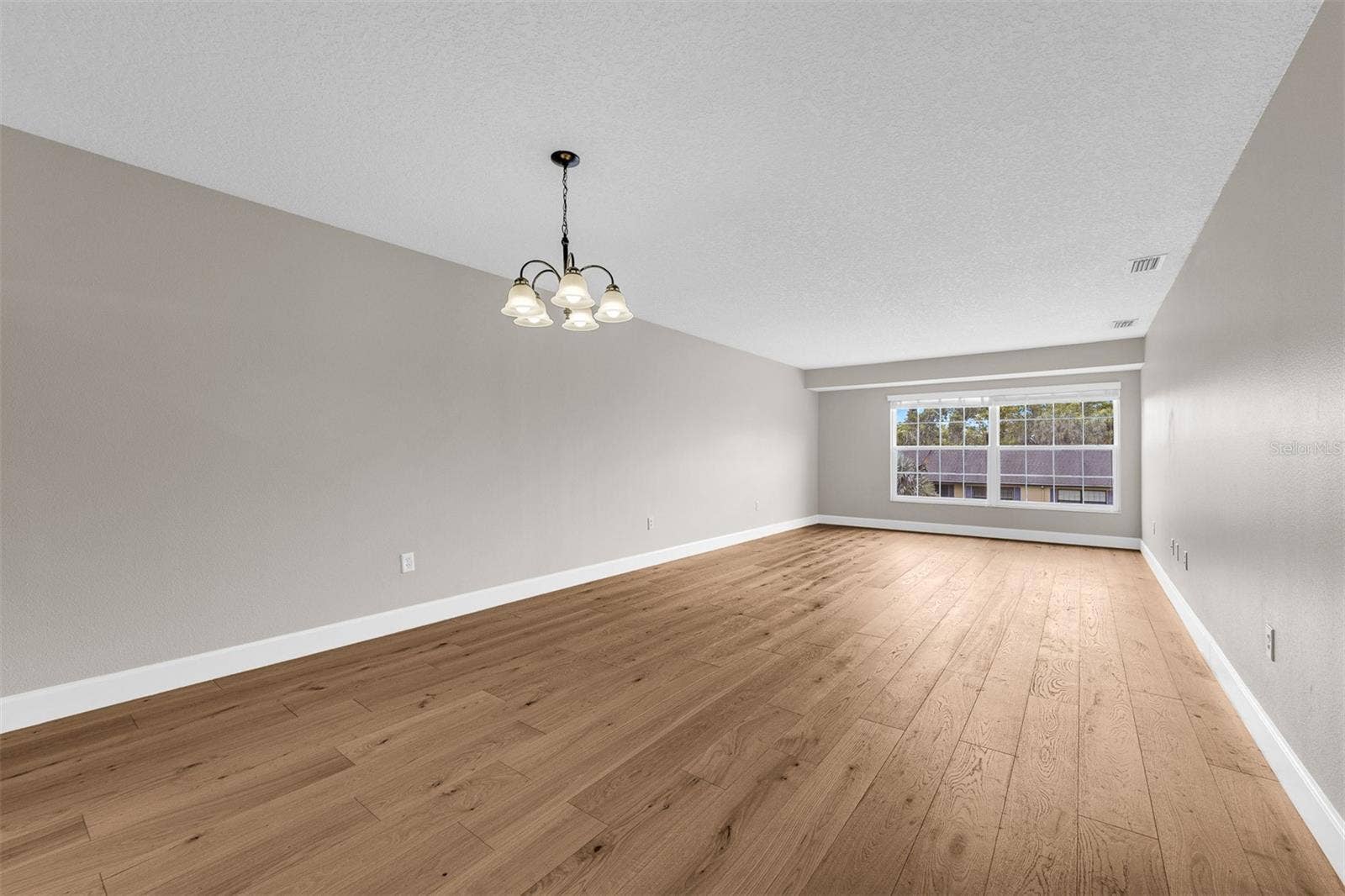 110 N TREMAIN STREET, #209, Mount Dora, FL 32757