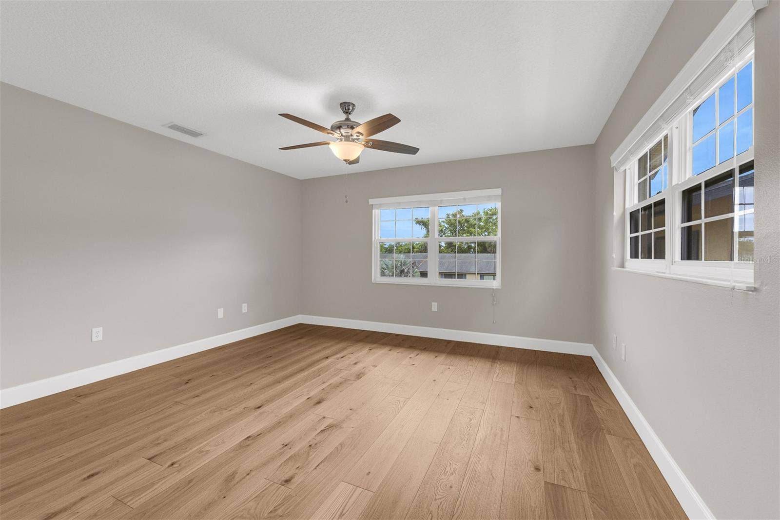 110 N TREMAIN STREET, #209, Mount Dora, FL 32757