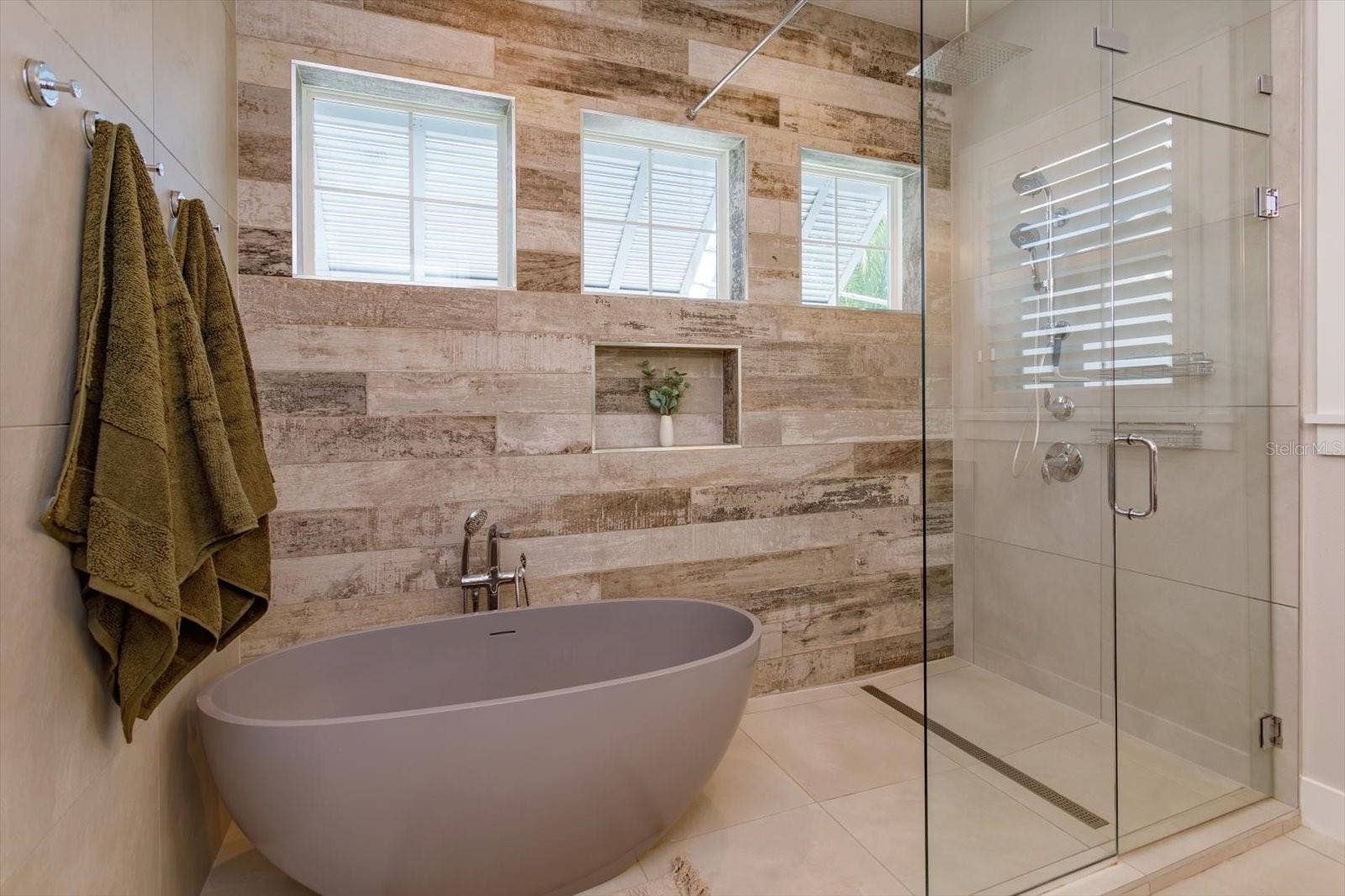 533 COUNTRY CLUB DRIVE, Winter Park, FL 32789 Primary bath with soaking tub and seamless glass shower
