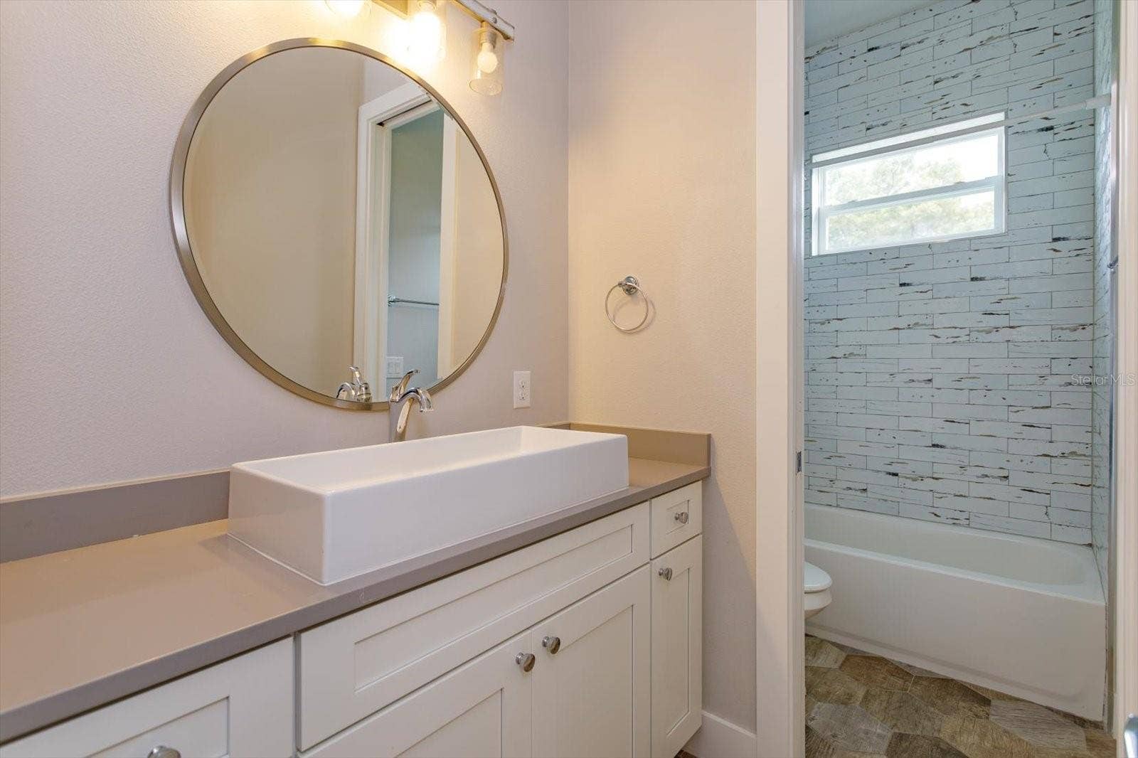 533 COUNTRY CLUB DRIVE, Winter Park, FL 32789 Second floor guest bath