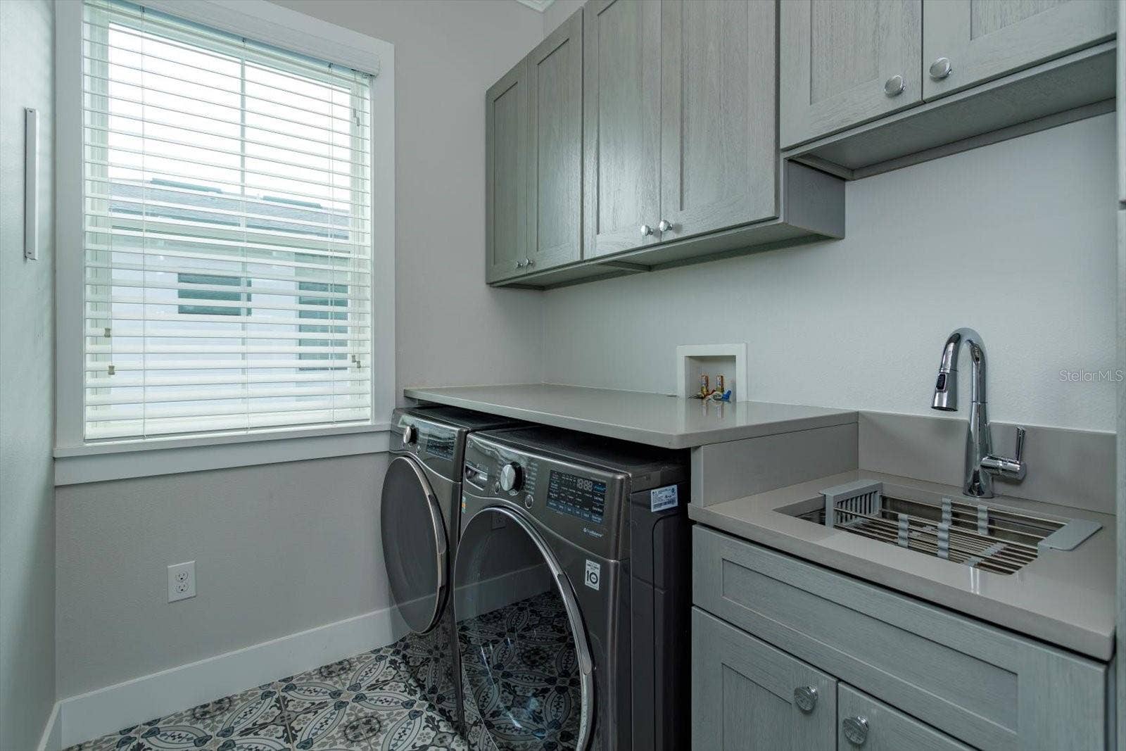 533 COUNTRY CLUB DRIVE, Winter Park, FL 32789 Second floor laundry room with utility sink and cabinetry
