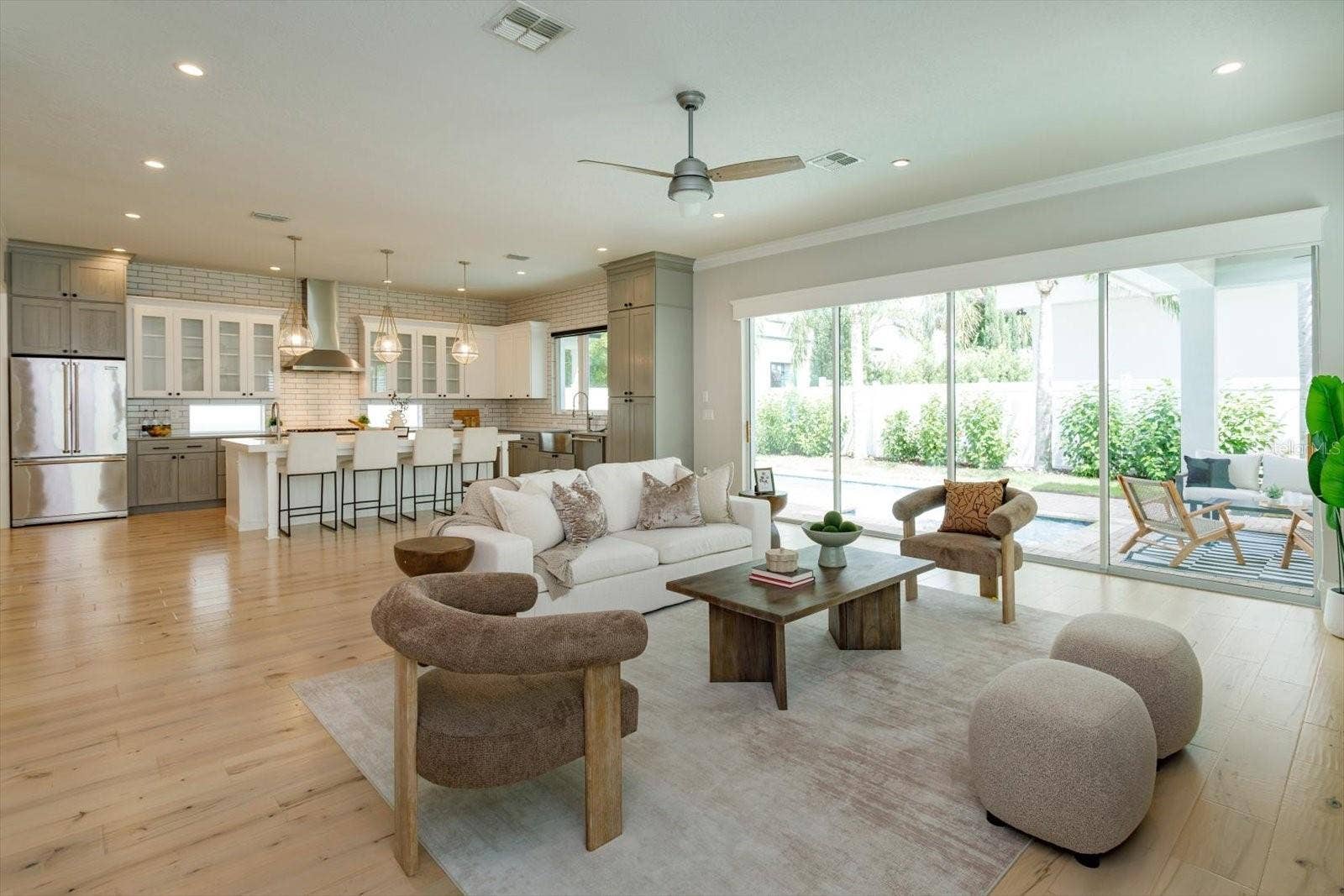 533 COUNTRY CLUB DRIVE, Winter Park, FL 32789 Great room opens up to lanai with floor to ceiling sliders