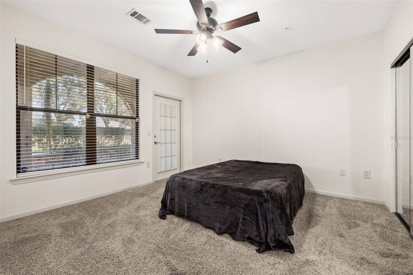 901 CHARO PARKWAY, #716, Davenport, FL 33897 Window and private access to the rear patio