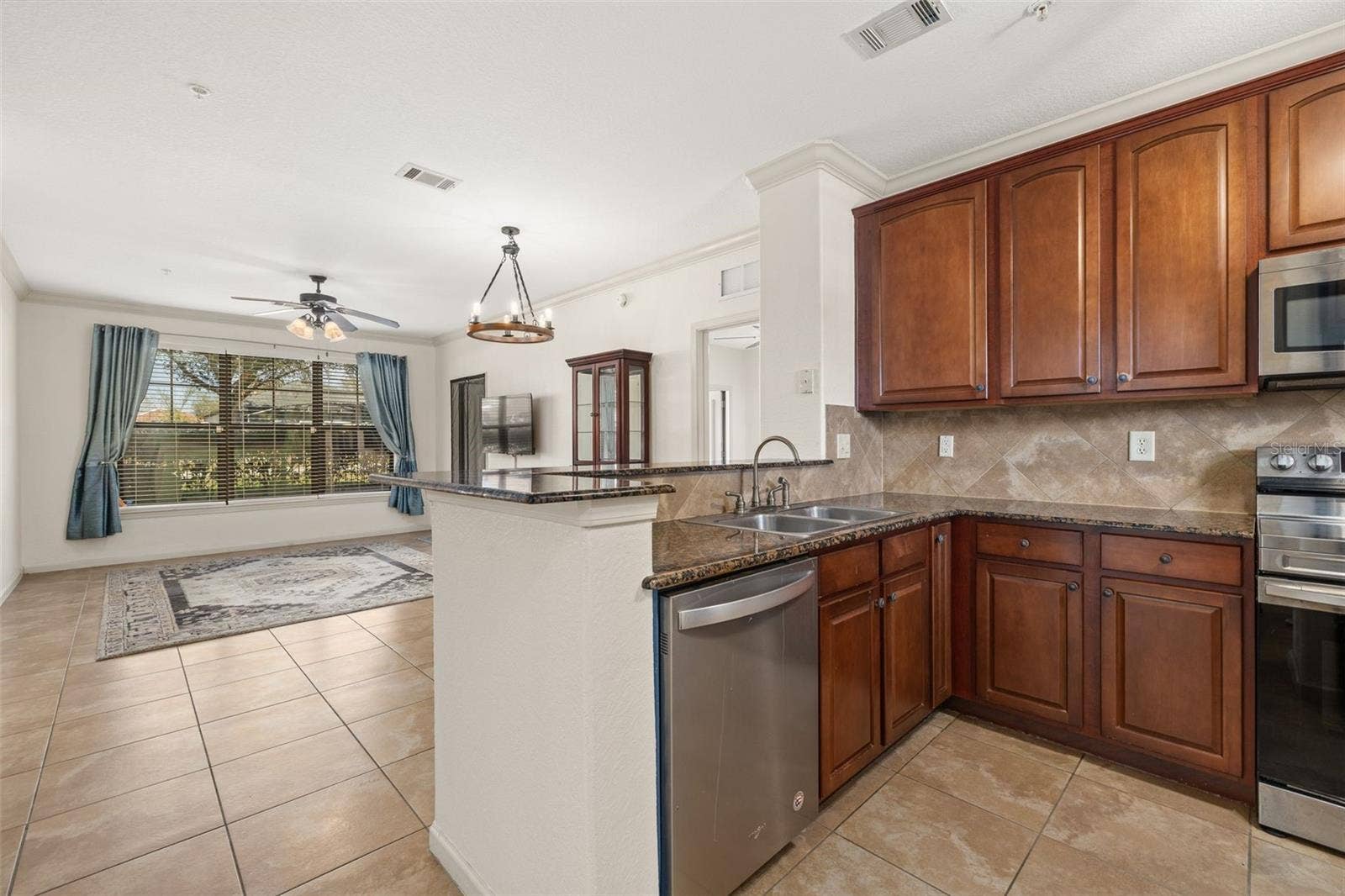 901 CHARO PARKWAY, #716, Davenport, FL 33897 Open concept living space