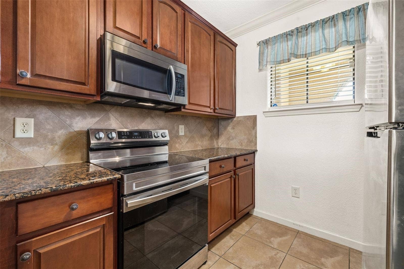 901 CHARO PARKWAY, #716, Davenport, FL 33897 Peep that small window!