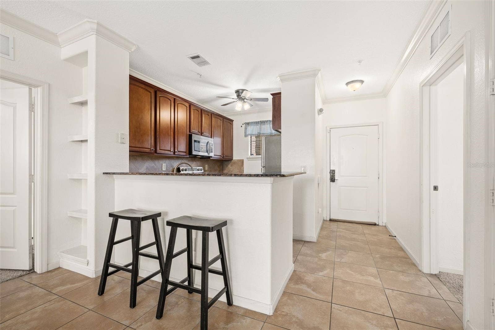 901 CHARO PARKWAY, #716, Davenport, FL 33897 Breakfast bar
