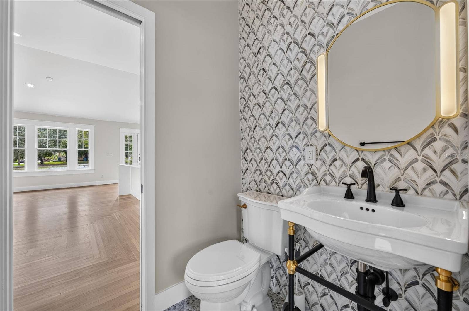 323 E AMELIA STREET, Orlando, FL 32801 Half bathroom
