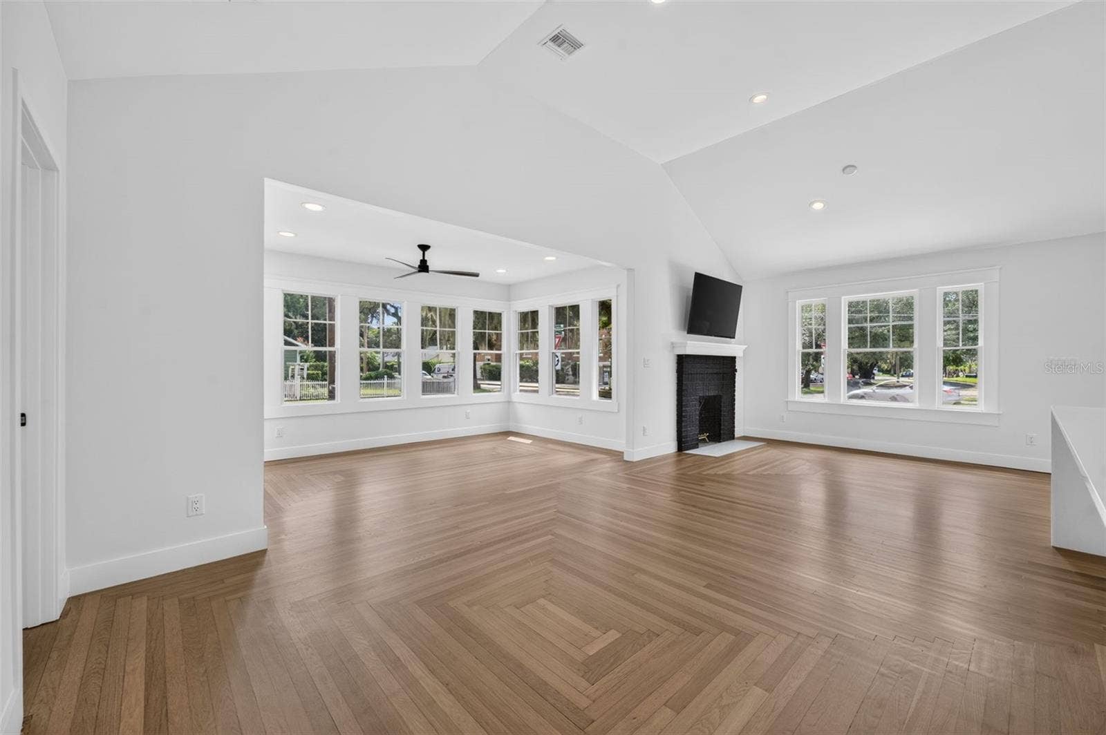 323 E AMELIA STREET, Orlando, FL 32801 Great Room and Sunroom