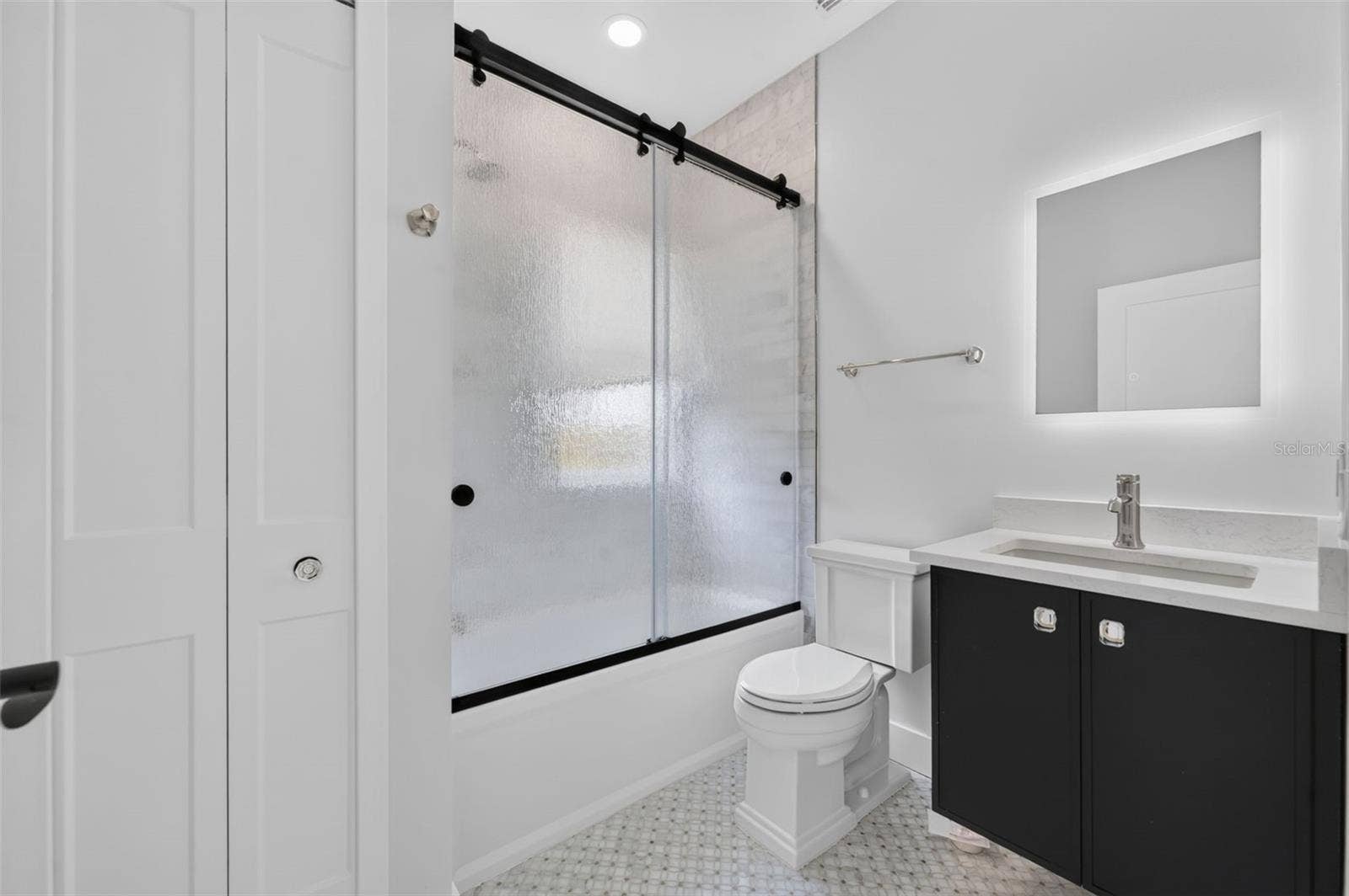 323 E AMELIA STREET, Orlando, FL 32801 Bathroom 2
