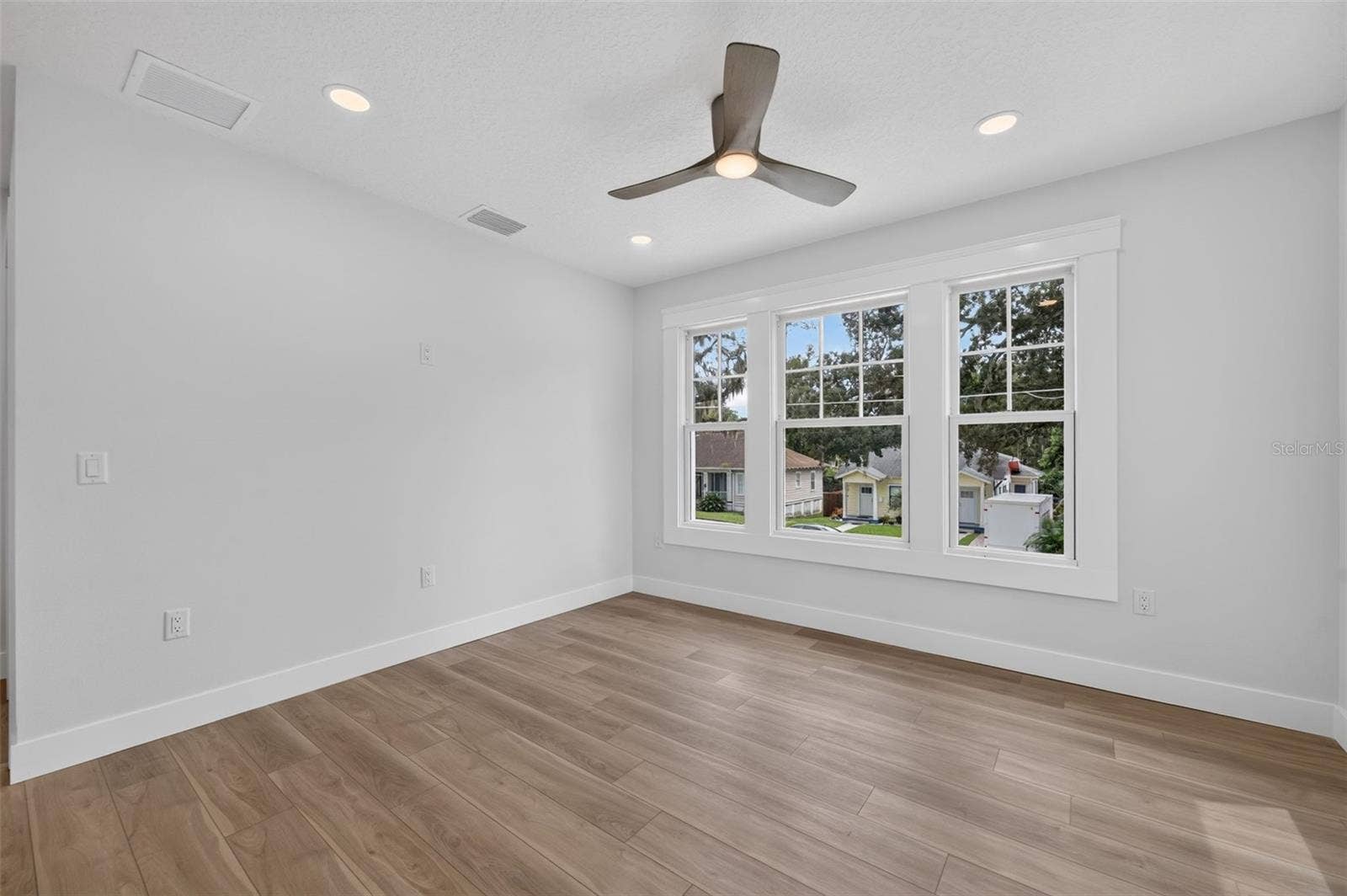 323 E AMELIA STREET, Orlando, FL 32801 323 E AMELIA STREET, Orlando, FL 32801