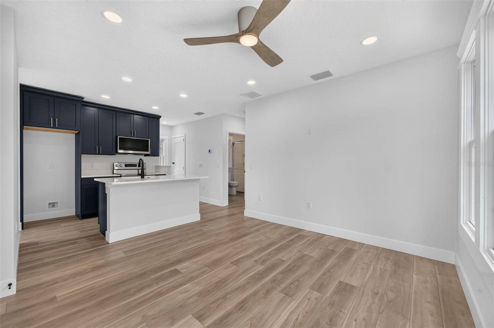 323 E AMELIA STREET, Orlando, FL 32801 323 E AMELIA STREET, Orlando, FL 32801