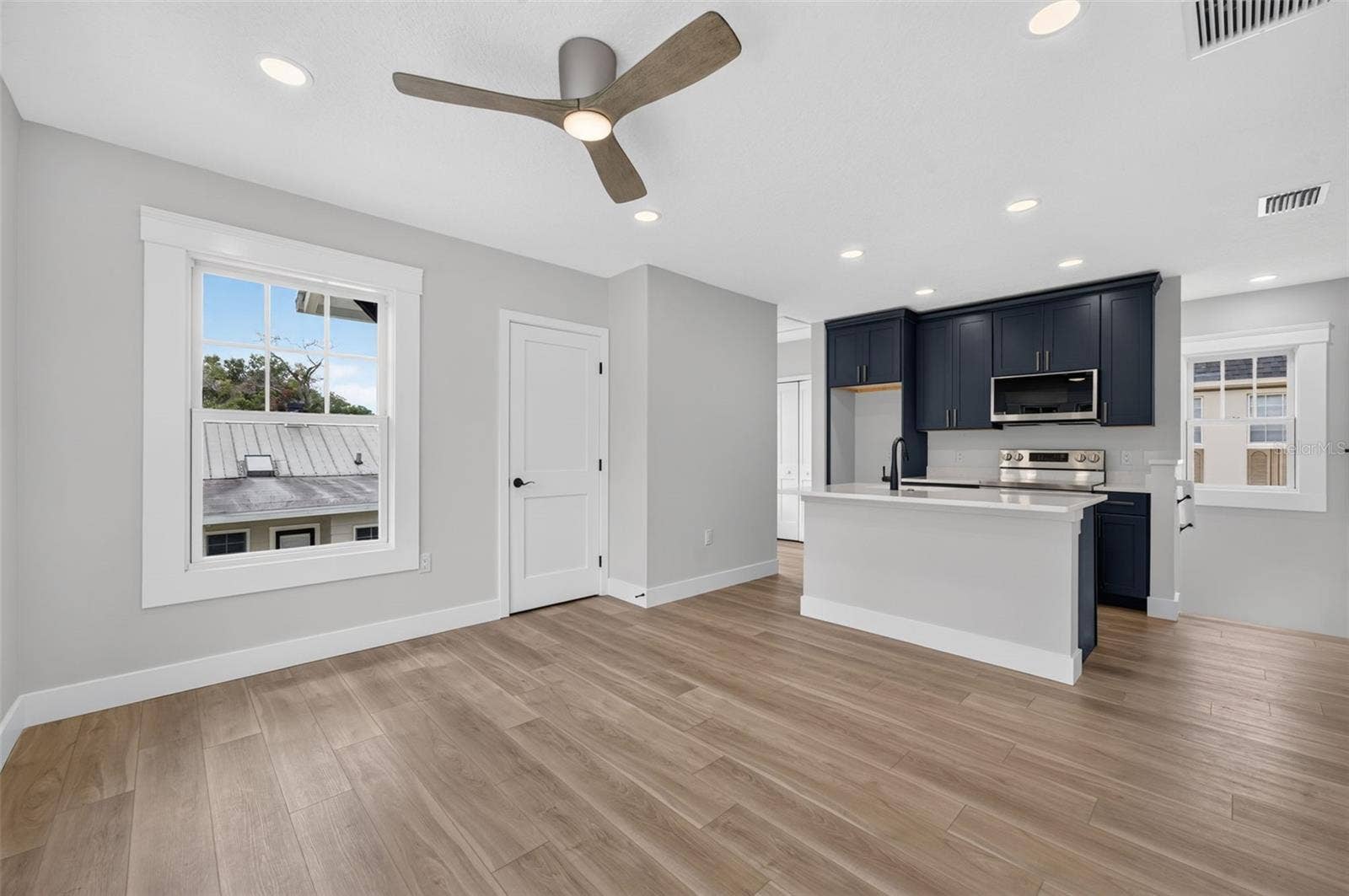323 E AMELIA STREET, Orlando, FL 32801 323 E AMELIA STREET, Orlando, FL 32801