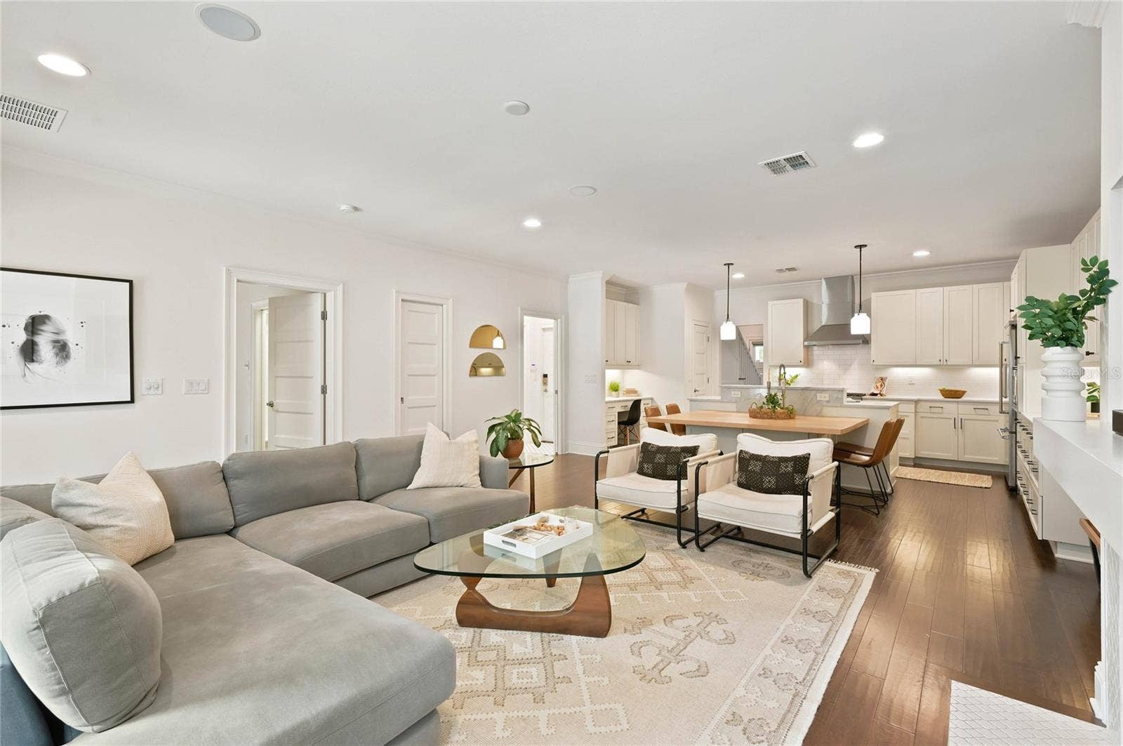 1707 ASHER LANE, Orlando, FL 32803 Gathering space